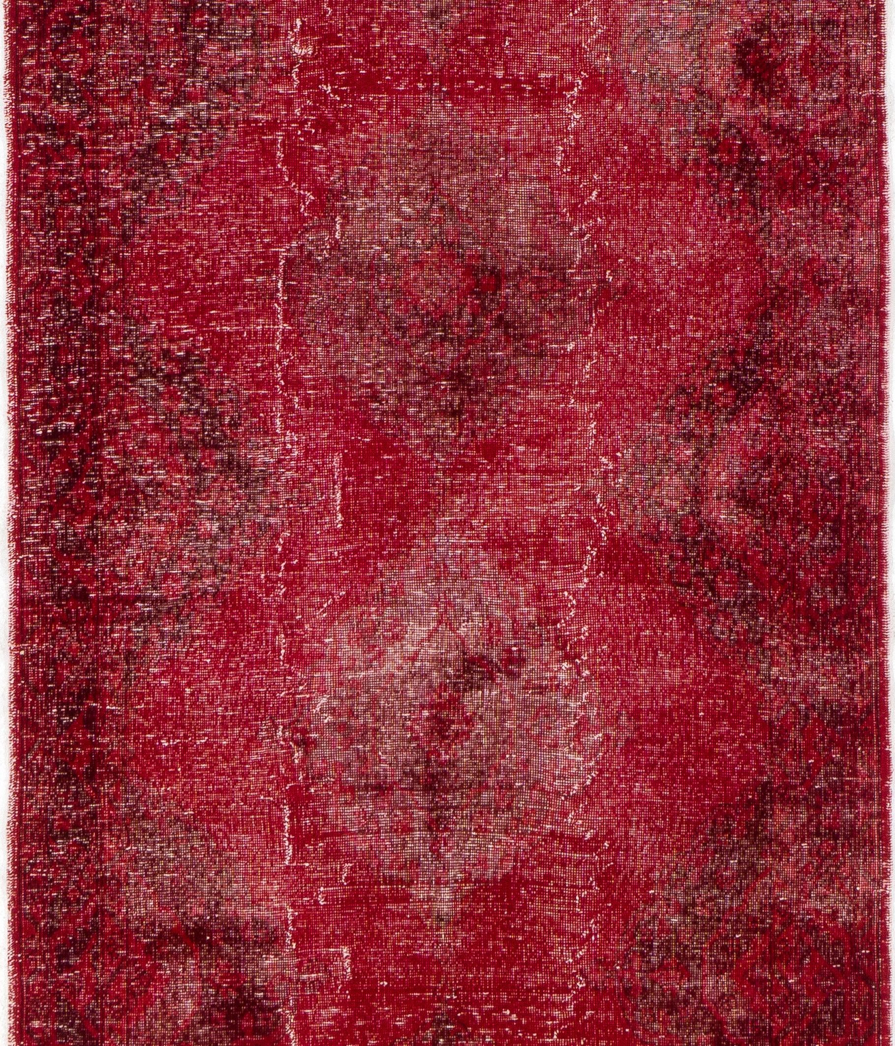 4.8x13 Ft Distressed Vintage Turkish Runner Rug in Red. Modern Handmade Carpet In Good Condition For Sale In Philadelphia, PA
