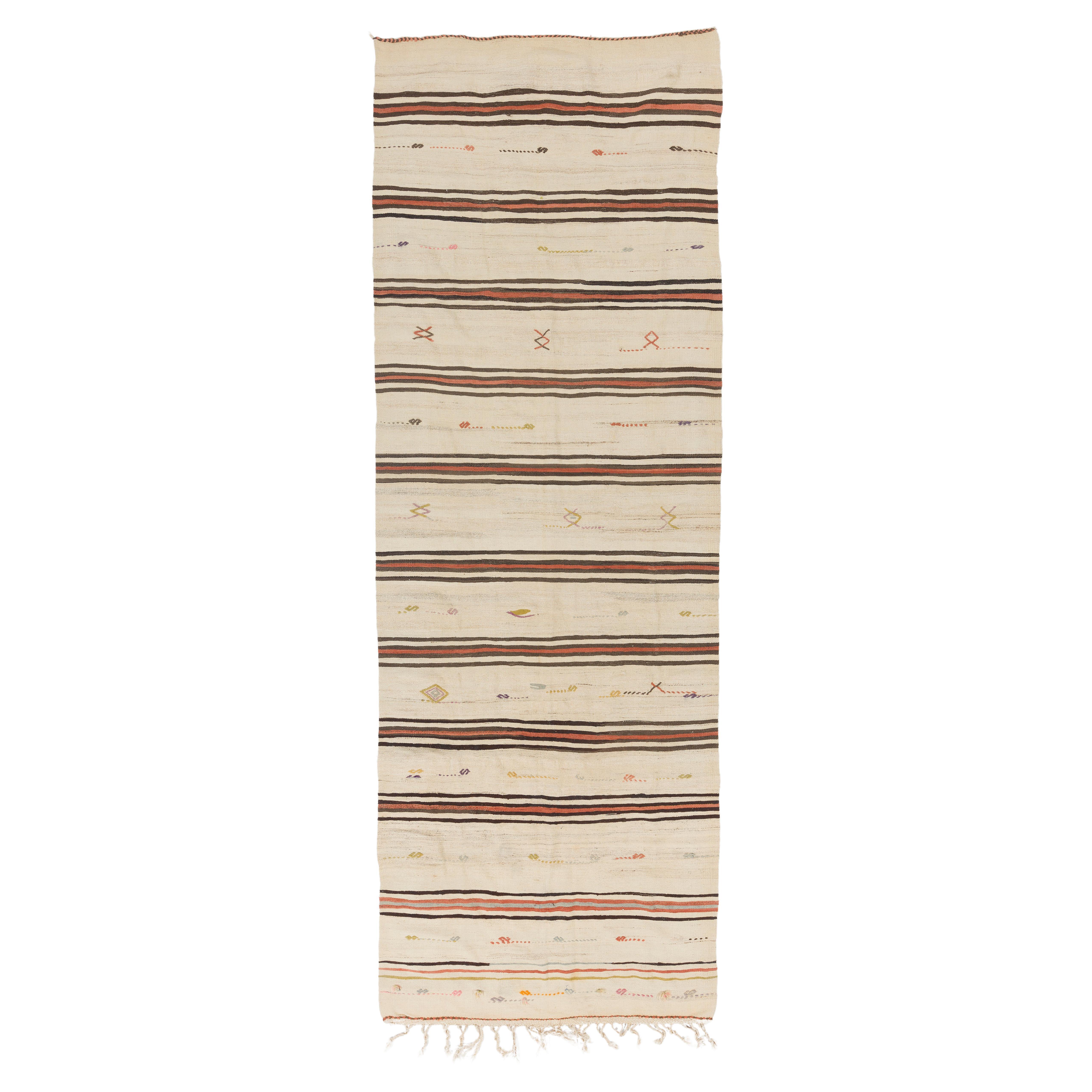 Alfombra turca vintage de lana orgánica tejida a la plana Kilim Runner de 4,8 x 13,2 pies. Reversible en venta