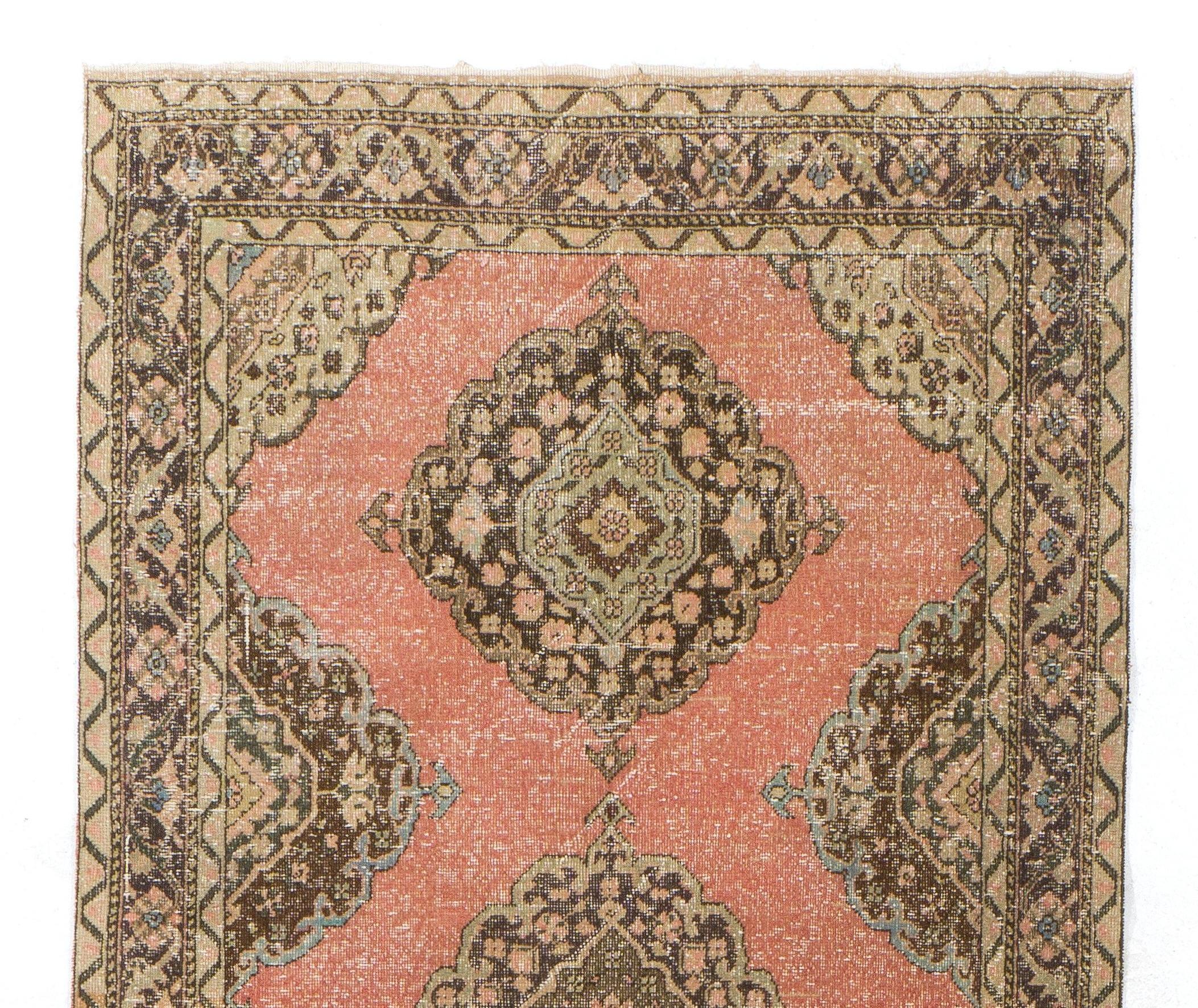 Tissé à la main 4.8x13.5 Ft Tapis de couloir fait main. Tapis de cuisine. Tapis de couloir des années 1960. Tapis d'escalier en vente