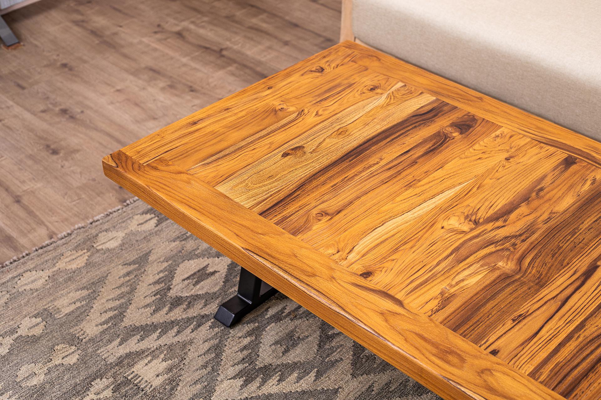 XXIe siècle et contemporain Table basse en teck massif de 48X30 dans une finition naturelle vieillie en vente