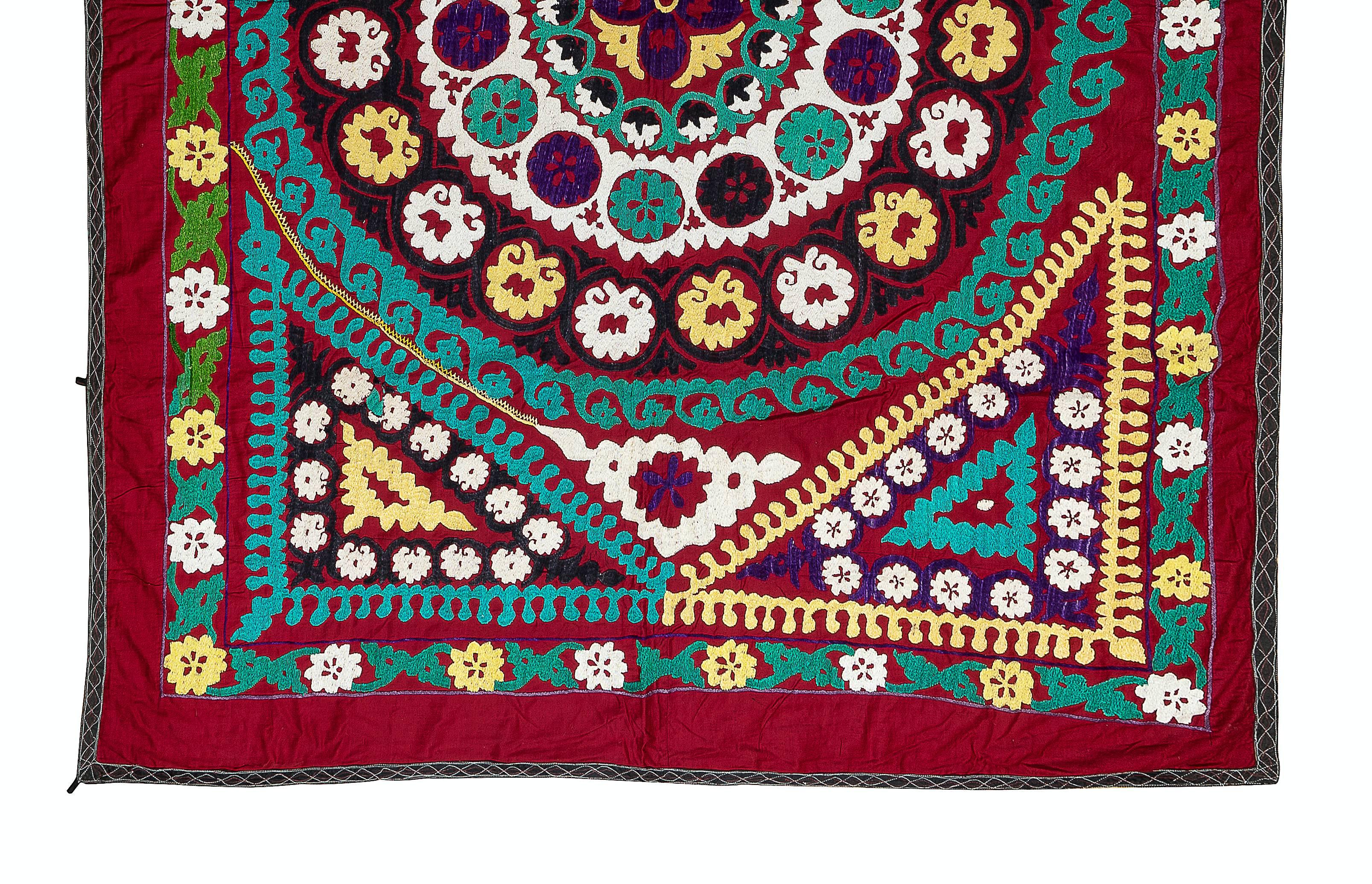 4.8x6.4 Ft Silk Hand Embroidered Bedspread, Vintage Suzani Tapestry, Uzbek Throw In Good Condition For Sale In Philadelphia, PA