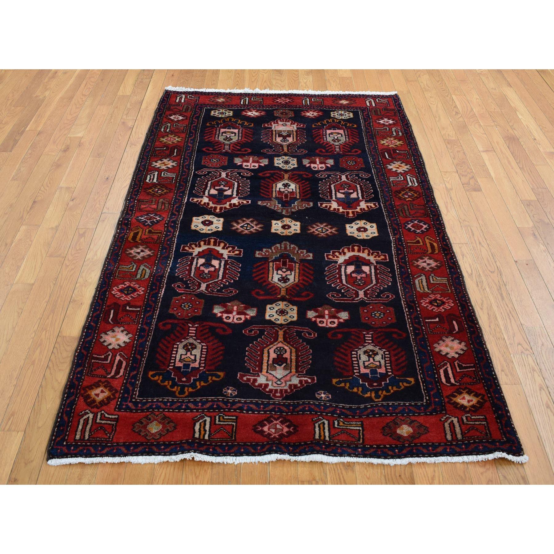 Rosso fienile, Tappeto persiano Malayer con medaglioni geometrici ripetitivi, a pelo pieno, annodato a mano, in pura lana, Tappeto orientale
Materiali primari: Lana
Lattice: No Pile 
altezza: 0,25 pollici
Stile: Tradizionale
Colore primario: