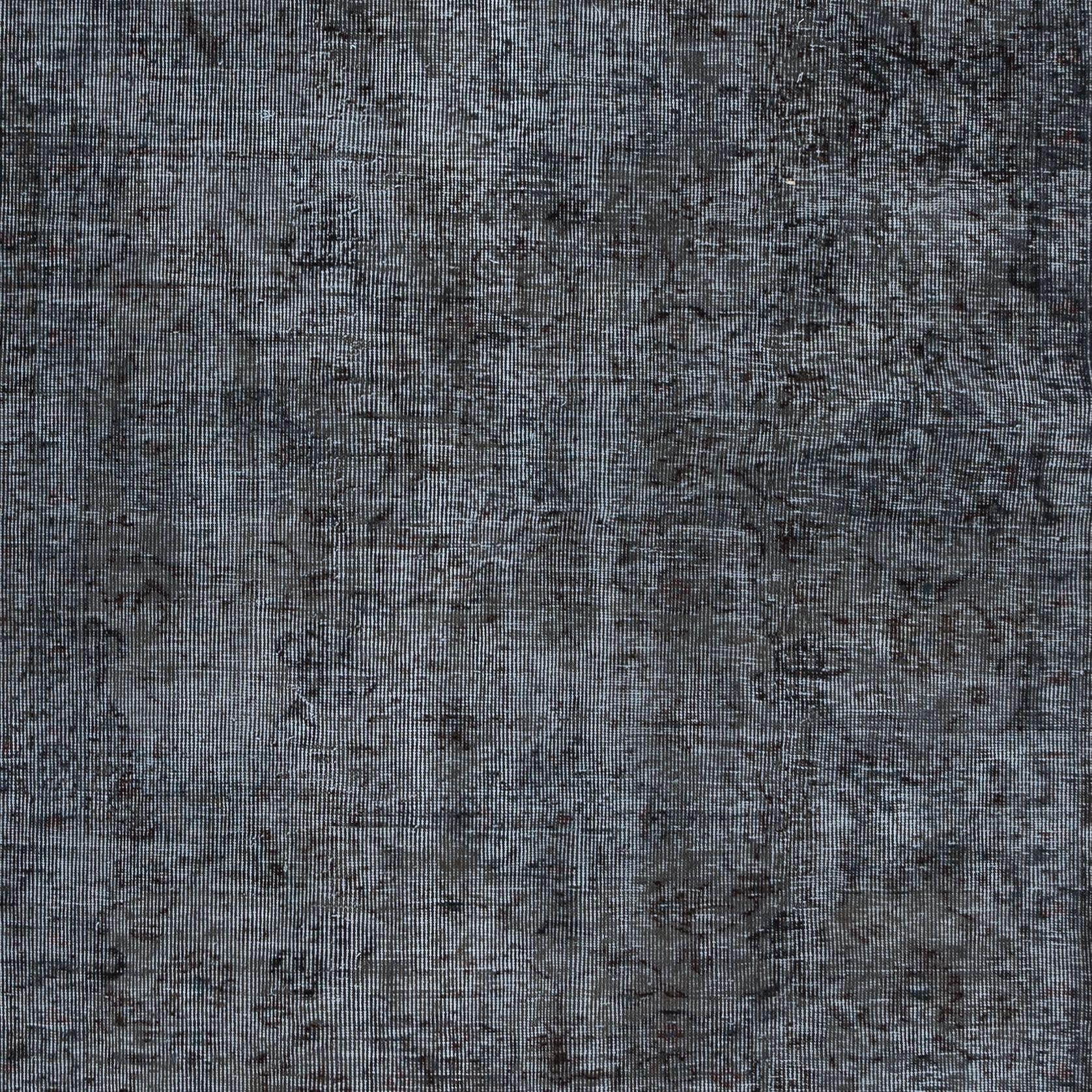 20th Century 4.8x7.2 Ft Turkish Handmade Wool Rug in Gray Tones, Ideal for Modern Interiors For Sale
