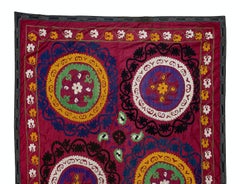 Colgante de pared bordado en seda de 4,8x7,3 pies, Suzani uzbeko de finales del siglo XX