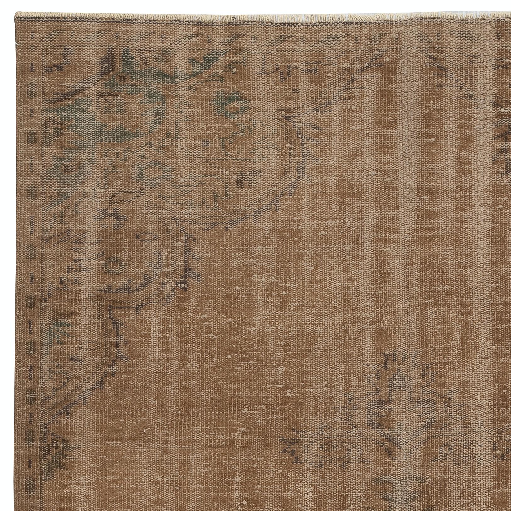 Alfombra turca hecha a mano de 4,8x8,2 pies. Alfombra vintage marrón teñida de rojo para el salón Anudado a mano en venta