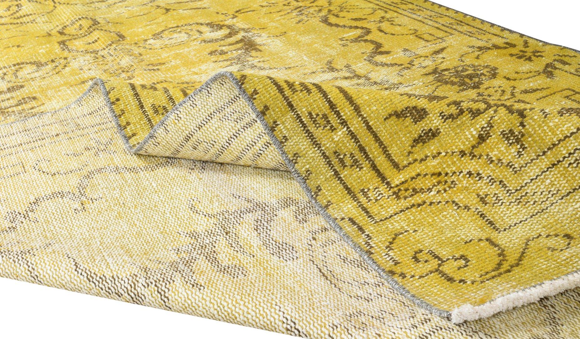 Handgefertigter türkischer Vintage-Teppich, 4,8x8,5 Fuß, moderner gelber Teppich (Moderne) im Angebot