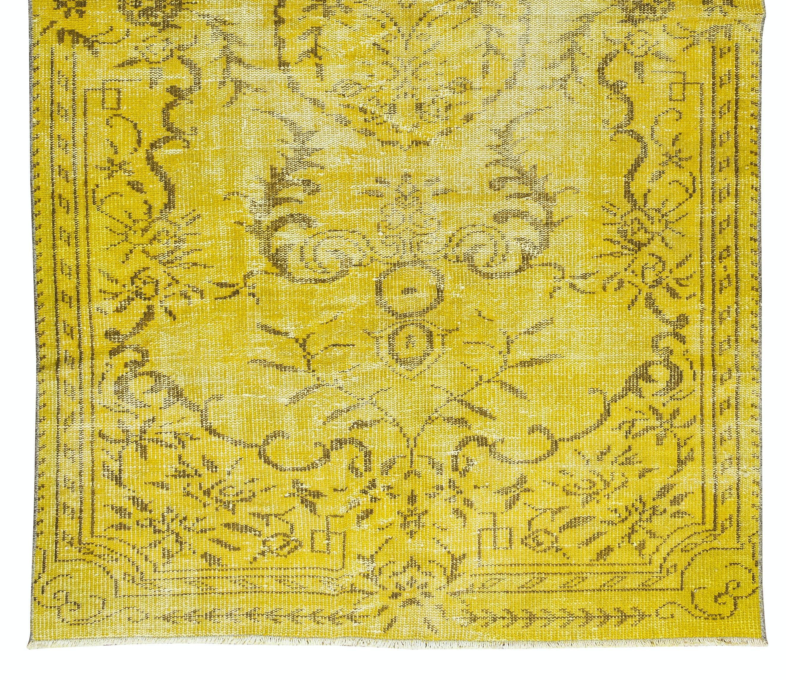 Noué à la main 4.8x8.5 Ft Handmade Vintage Turkish Area Rug, Modern Yellow Carpet (tapis jaune moderne) en vente