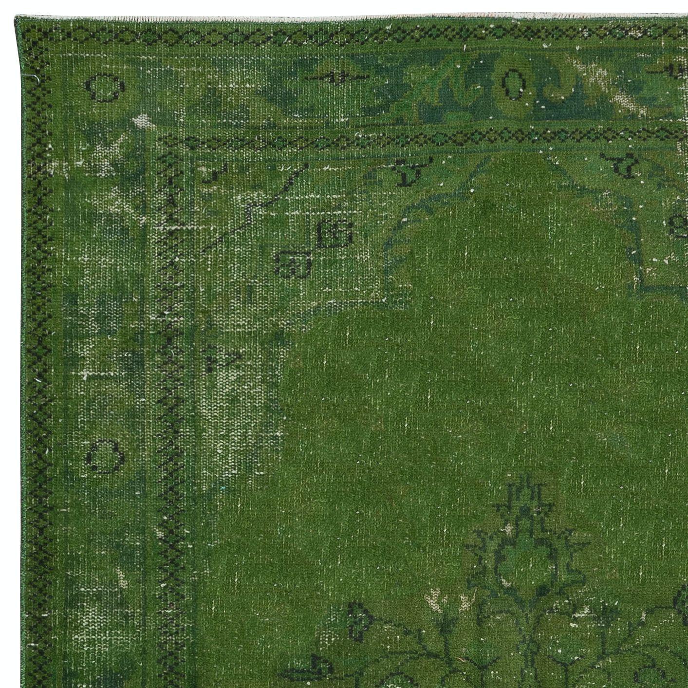 4.8x8.8 Ft Handmade Turkish Green Area Rug, Ideal for Modern Home & Office Decor In Good Condition For Sale In Philadelphia, PA