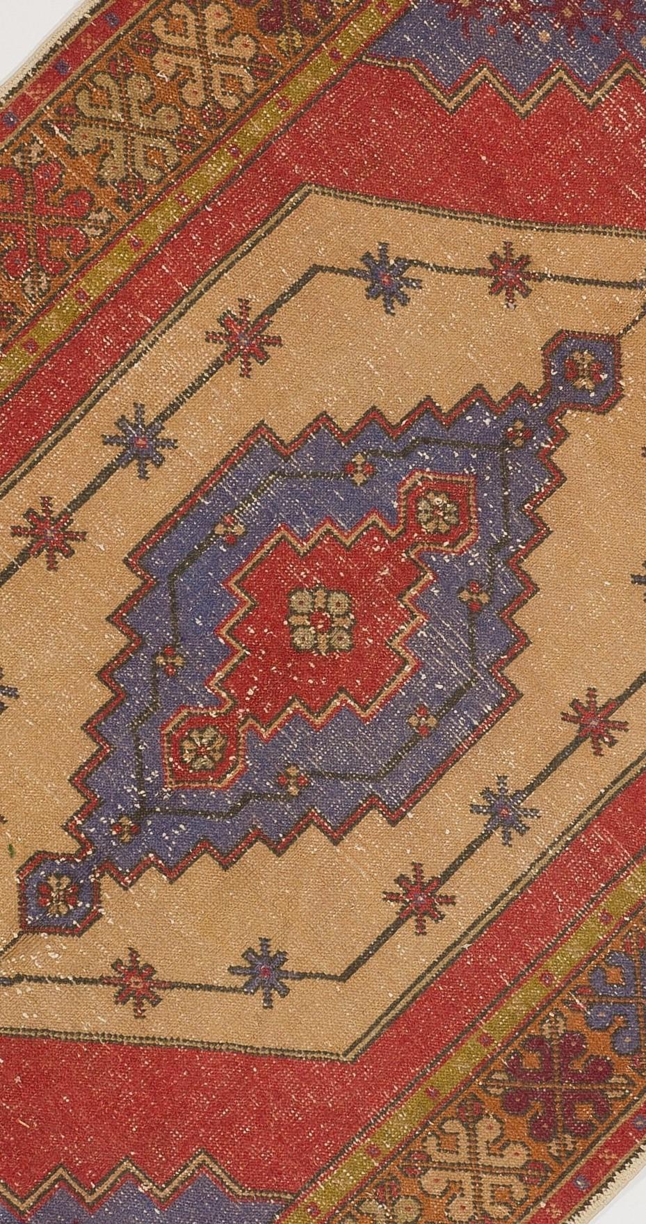 4.8x9 Ft One-of-a-Kind Vintage Turkish Wool Rug, Traditional Old Handmade Carpet In Good Condition For Sale In Philadelphia, PA