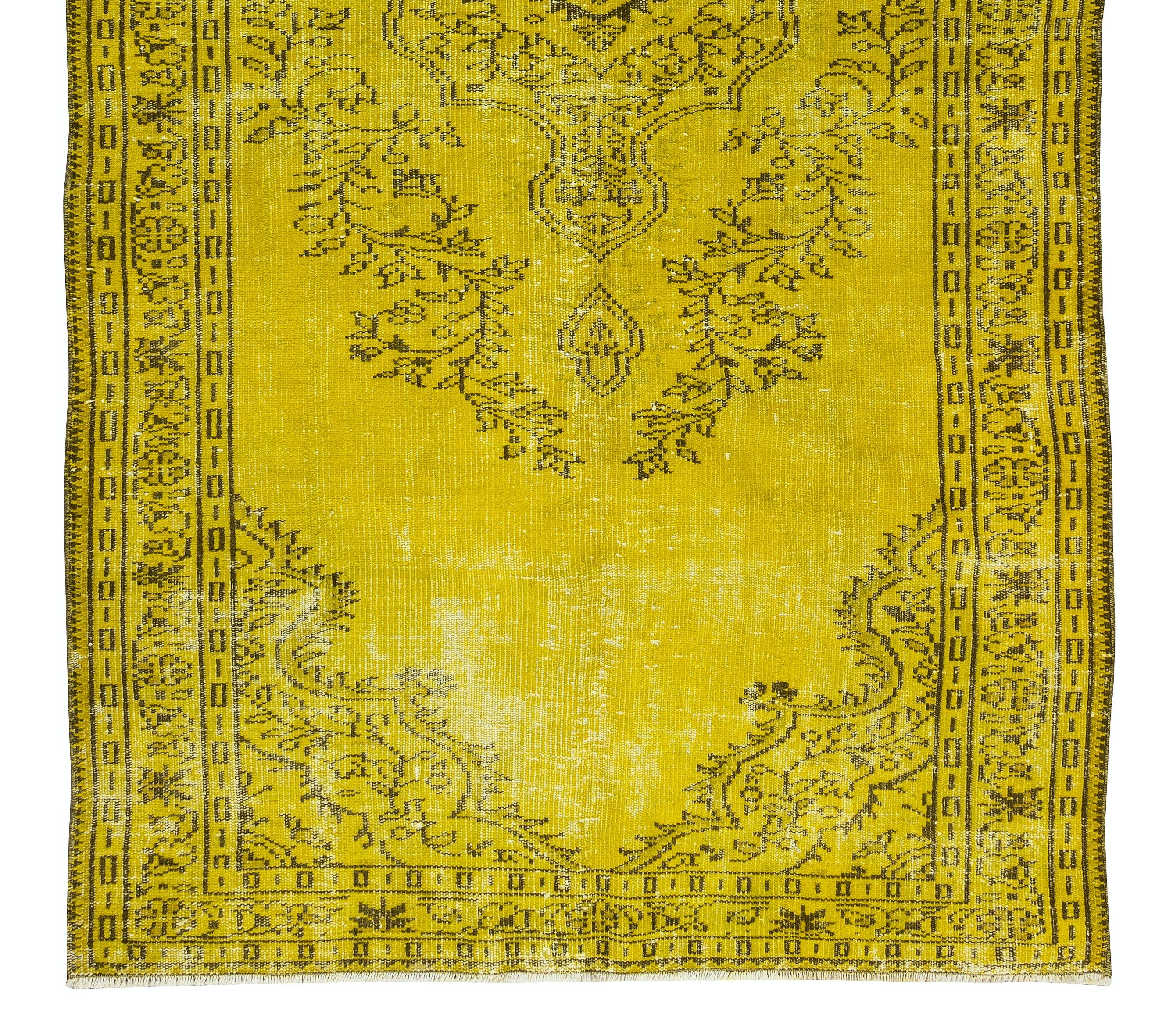 4.8x9 Ft Gelb Contemporary Handmade Area Rug, Vintage Turkish Wool Carpet (Handgewebt) im Angebot