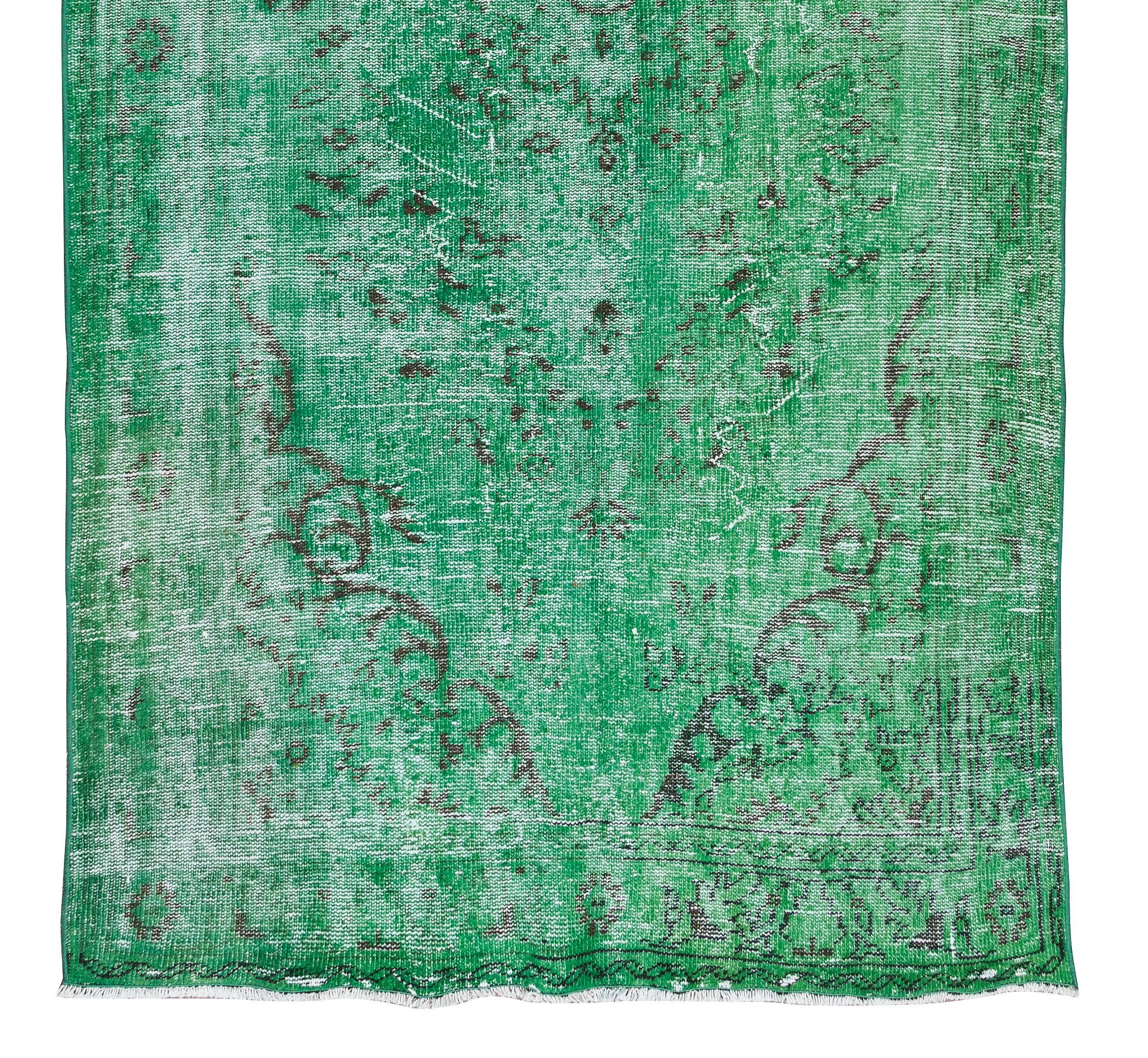 Noué à la main 4.8x9.3 Ft Modern Handmade Turkish Green Rug Distressed Look Vintage Carpet (Tapis vert moderne fait à la main) en vente