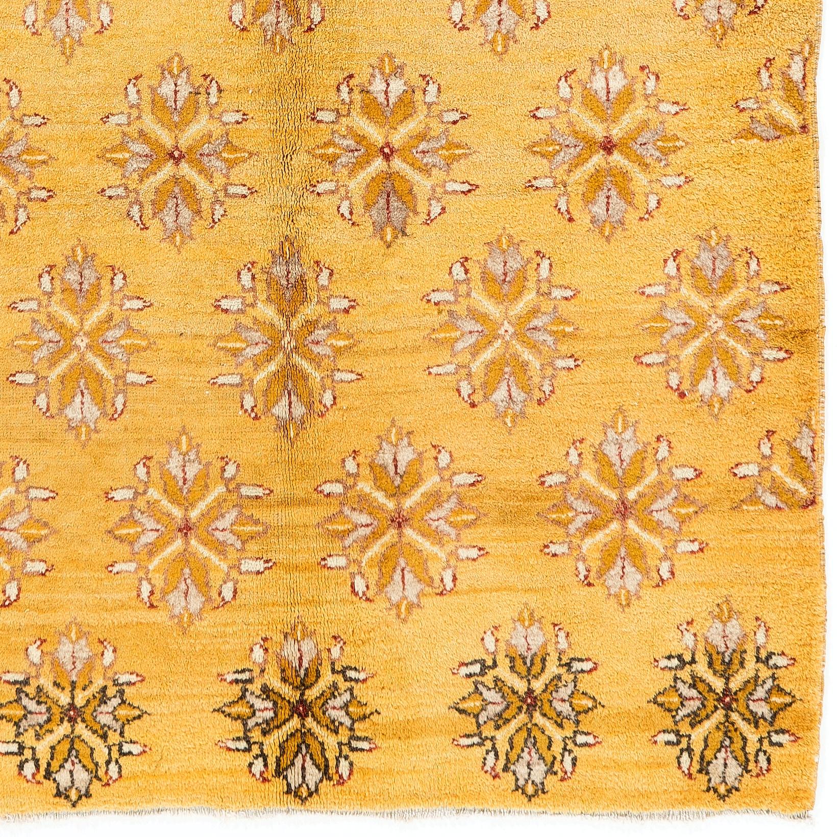 Alfombra de lana turca Karapinar vintage hecha a mano en amarillo caramelo de 4,8x9,6 pies Turco en venta