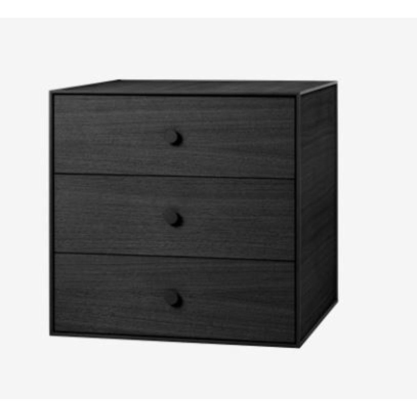 49 Black ash frame box with 3 drawers by Lassen
Dimensions: D 49 x W 42 x H 49 cm 
Materials: finér, melamin, melamin, melamine, metal, veneer, ash
Also available in different colors and dimensions. 
Weight: 24 Kg


By Lassen is a Danish