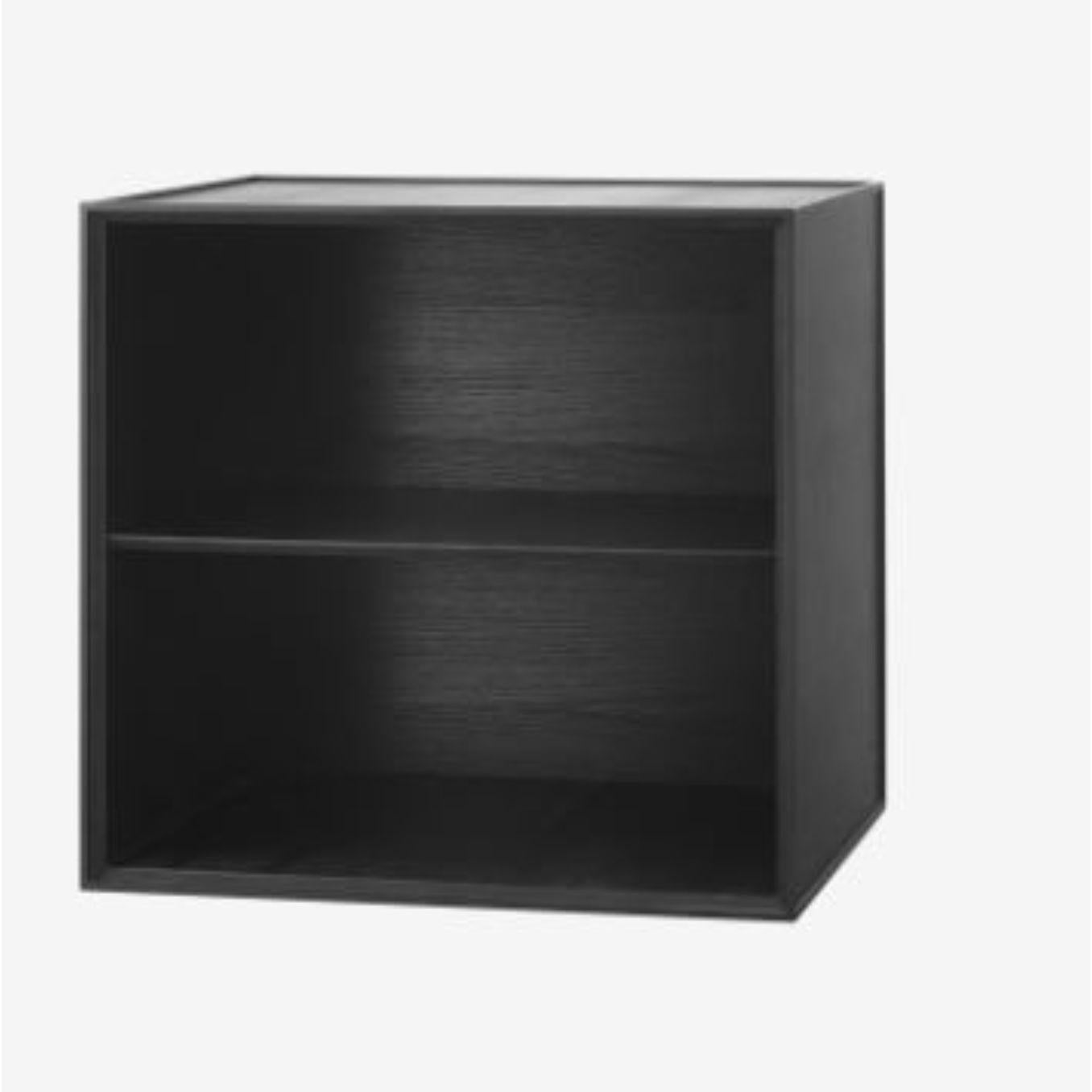 49 Black ash frame box with shelf by Lassen.
Dimensions: D 49 x W 42 x H 49 cm.
Materials: Finér, melamin, melamin, melamine, metal, veneer, ash
Also available in different colours and dimensions. 
Weight: 14 Kg.


By Lassen is a Danish