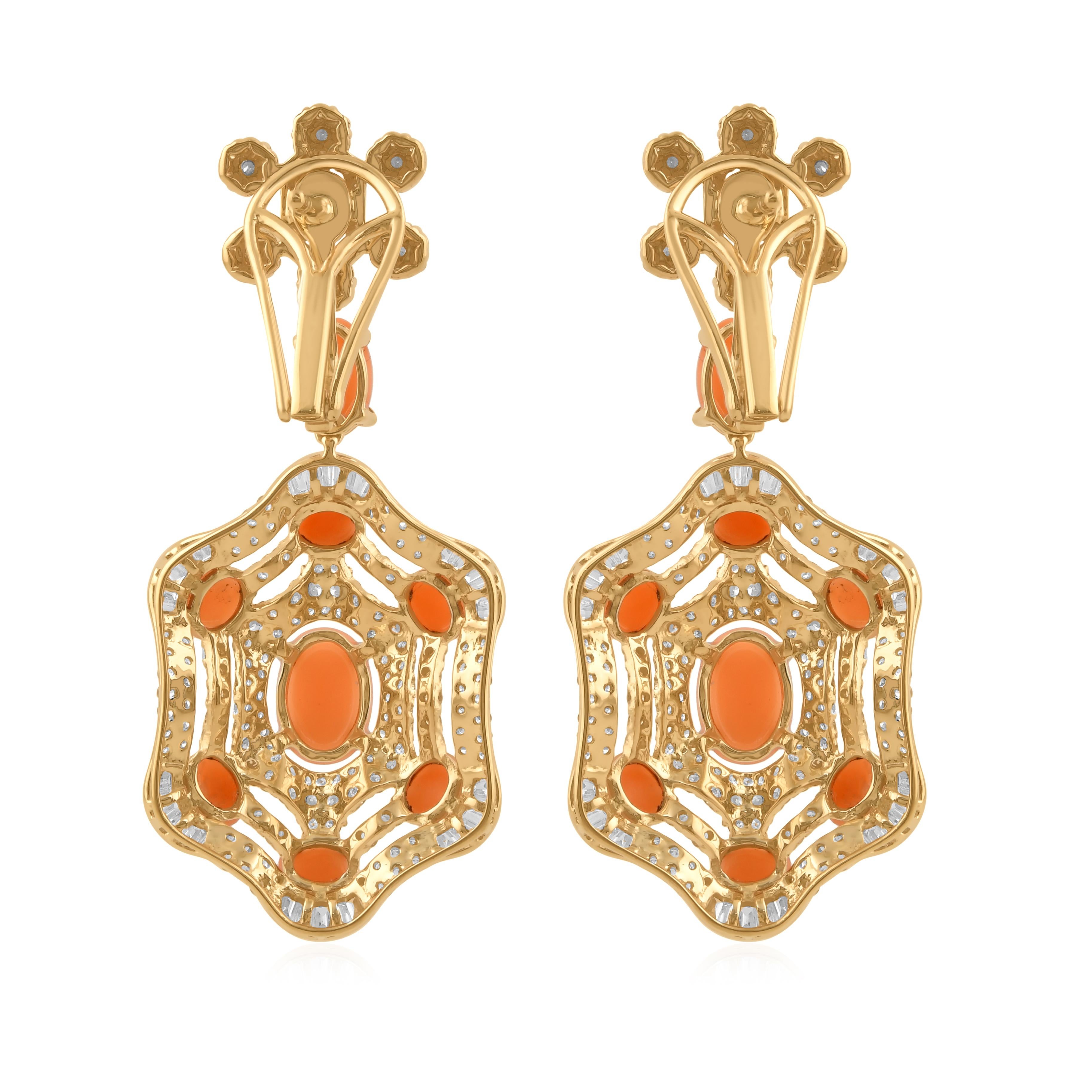 Oval Cut 4.9 Carat Coral Dangle Earrings 2.27 Carat SI/H Diamond 18 Karat Yellow Gold For Sale