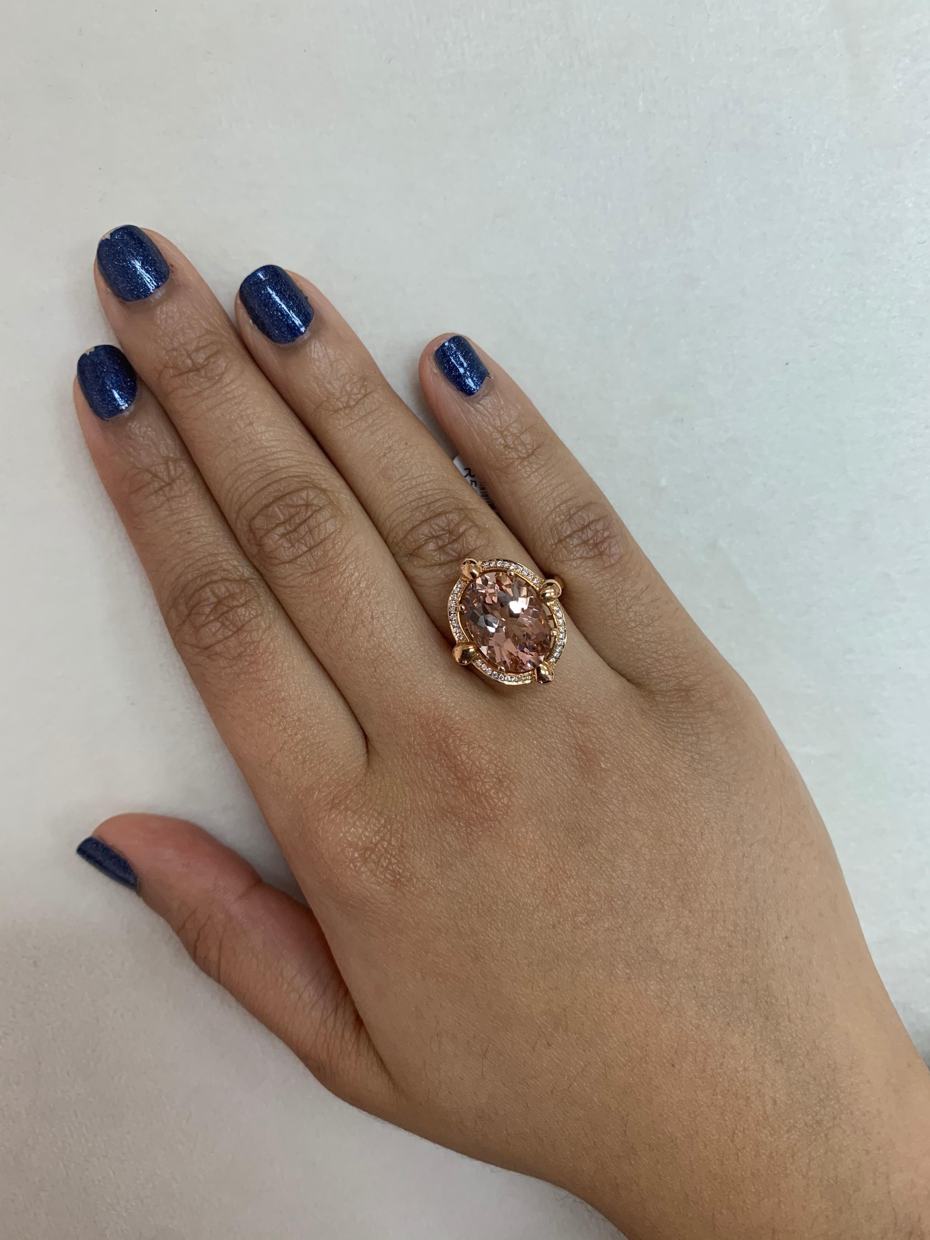 Diese Kollektion bietet eine Reihe von prächtigen Morganiten! Die mit Diamanten besetzten Ringe sind aus Roségold gefertigt und wirken klassisch und elegant. 

Klassischer Morganit-Ring aus 18 Karat Roségold mit Diamanten. 

Morganit: 4.94 Karat in