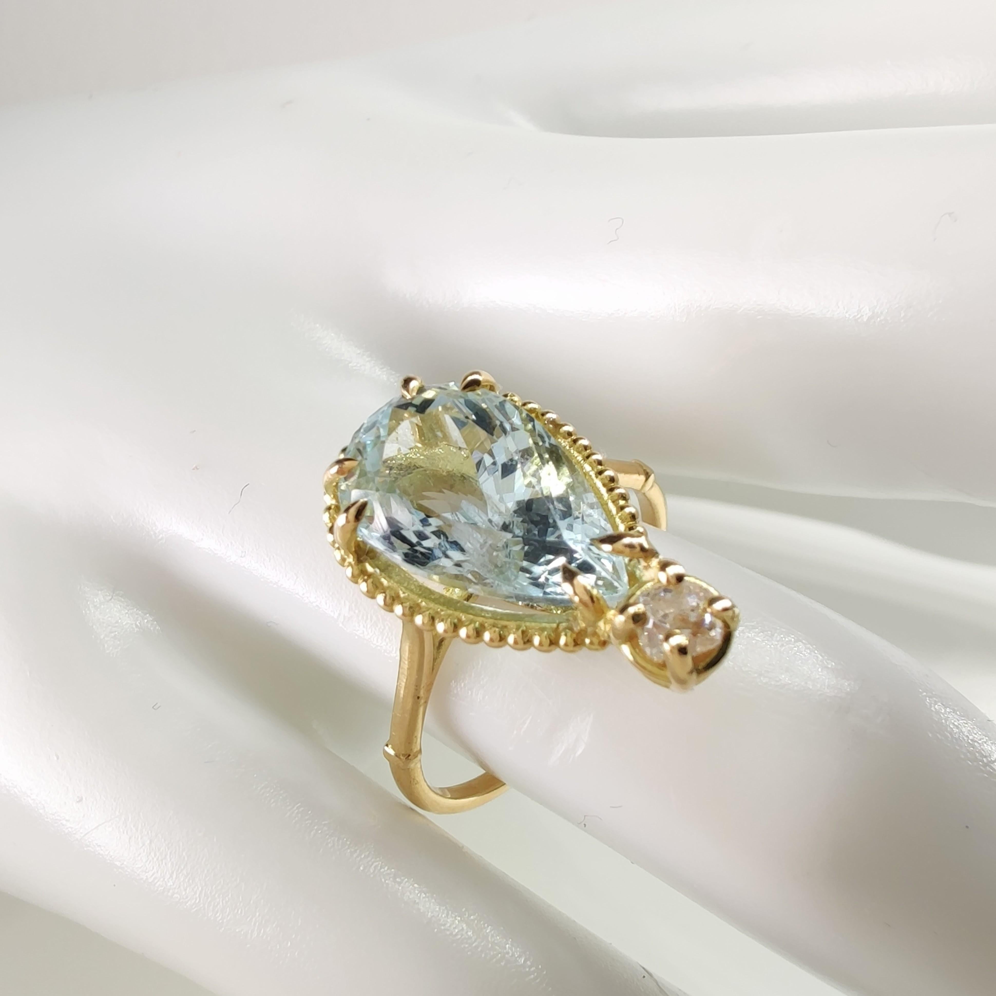 Bague en or jaune 18 carats contenant une aigue-marine naturelle de 4,9 carats et un diamant - Certifiée IGE en vente 3