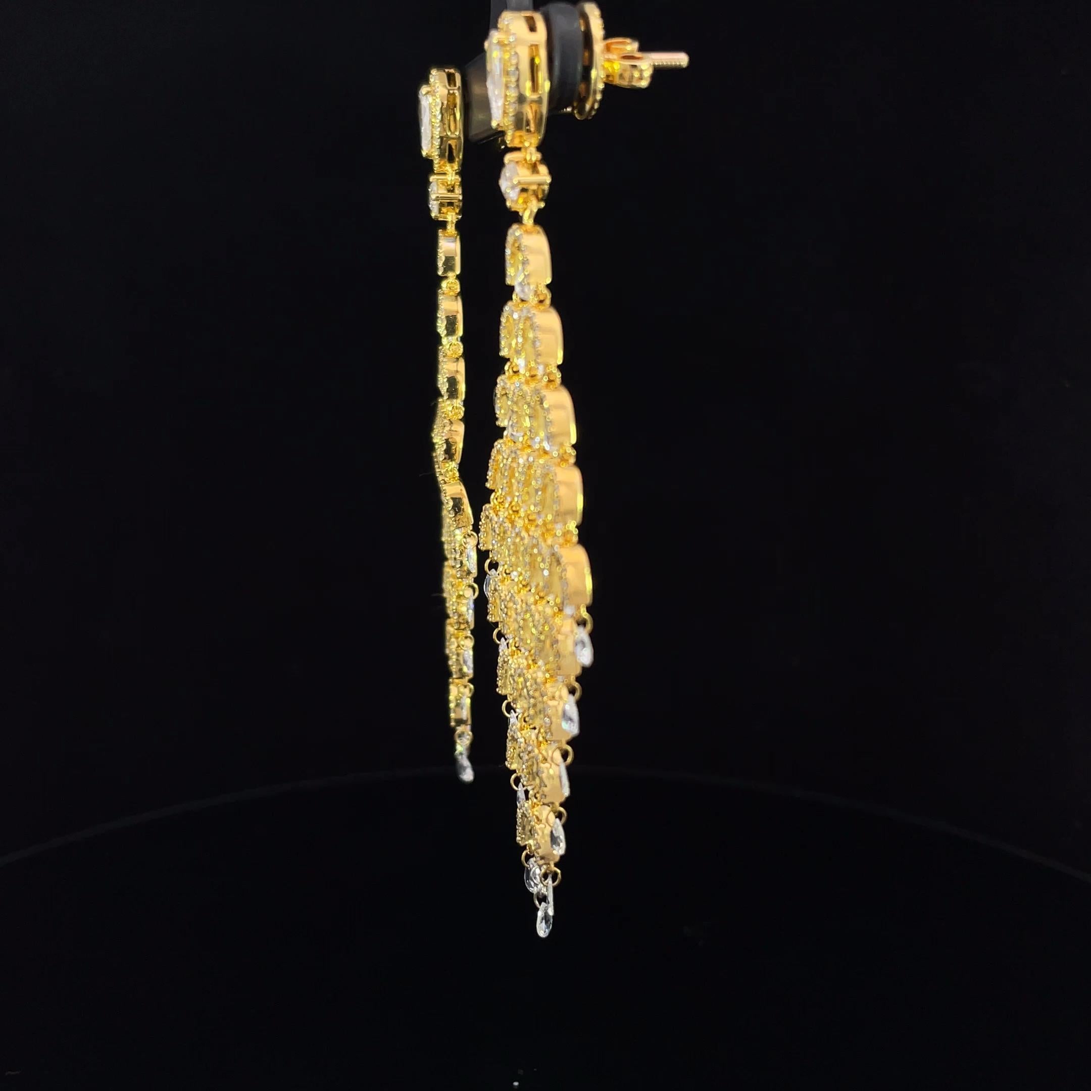 Women's or Men's 4.9 Carat Pear & Briolette Cut Diamonds Drop Earring 18K Yellow Gold For Sale