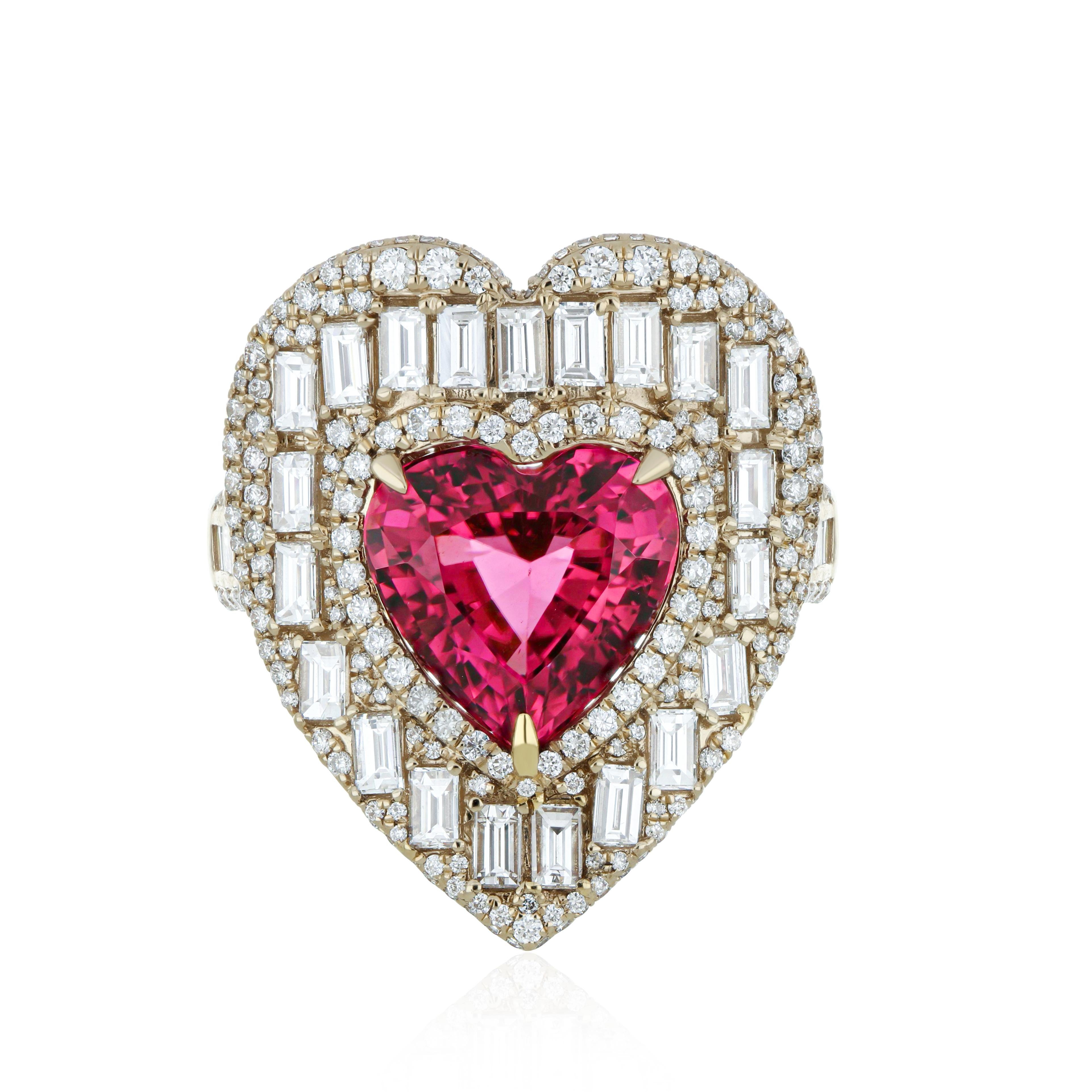 Bague en or jaune 18 carats sertie de rubellite et de diamants de 4,9 carats en vente 2