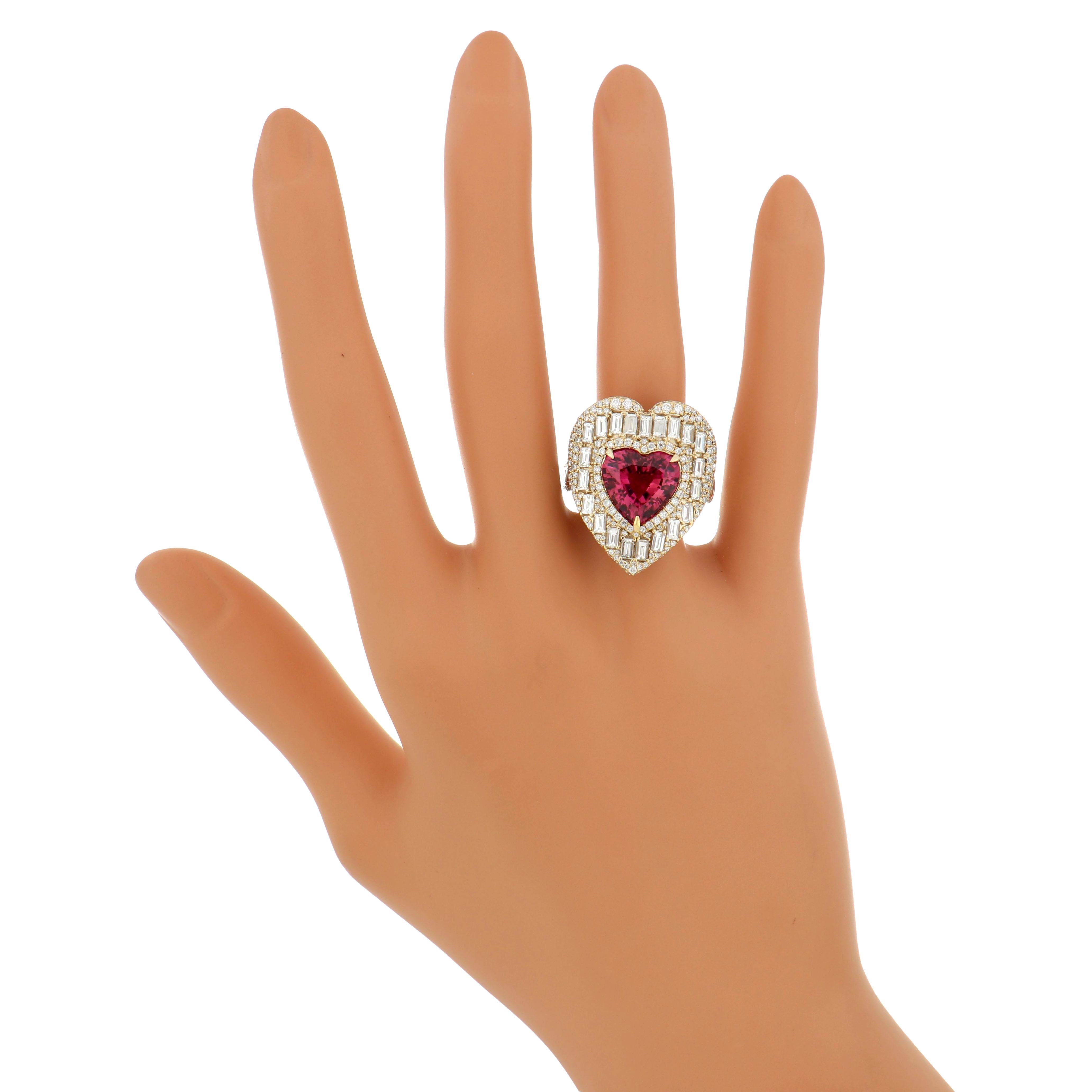 Bague en or jaune 18 carats sertie de rubellite et de diamants de 4,9 carats en vente 3