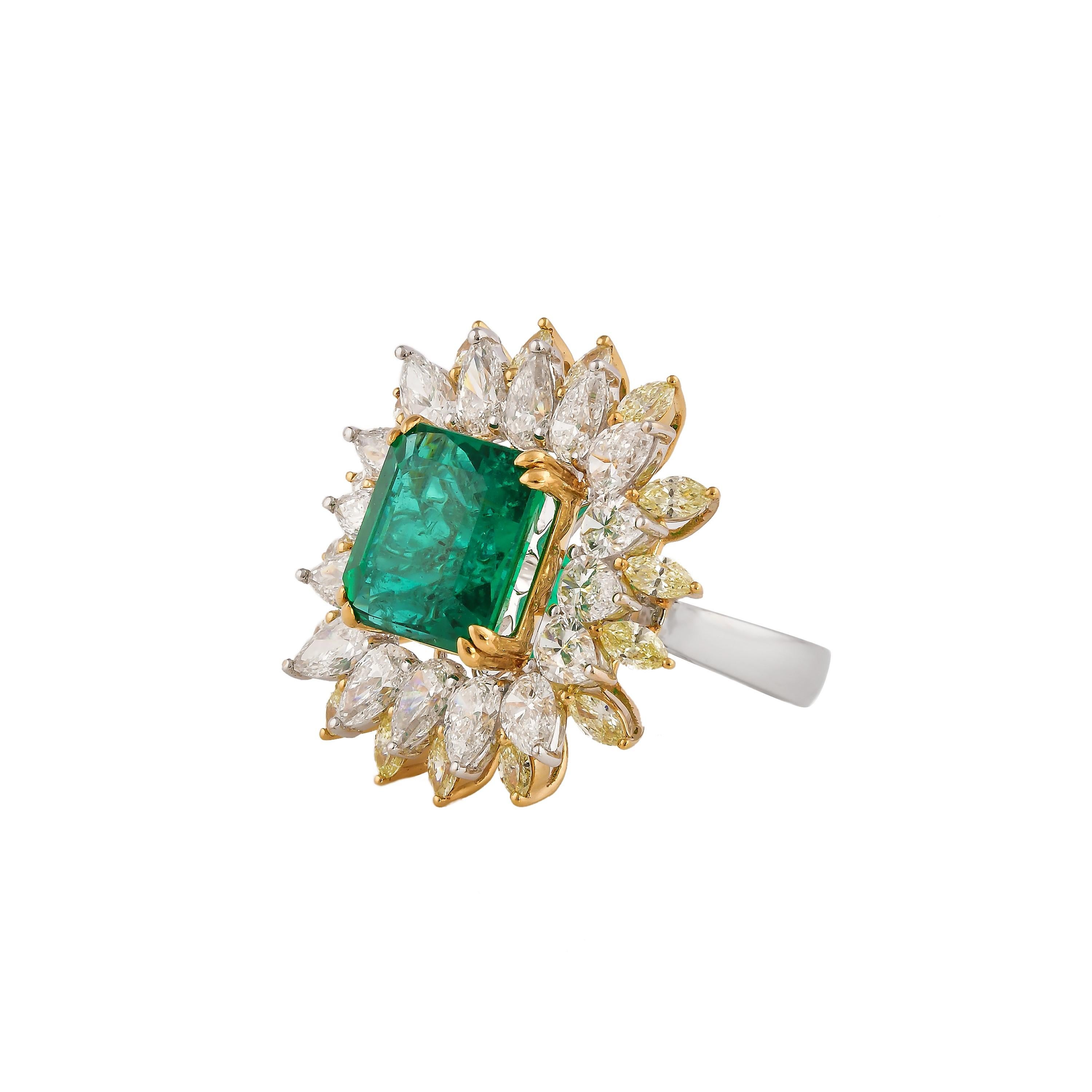 Contemporary GRS Certified 4.9 Carat Zambian Emerald and Diamond Ring in 18 Karat White Gold For Sale