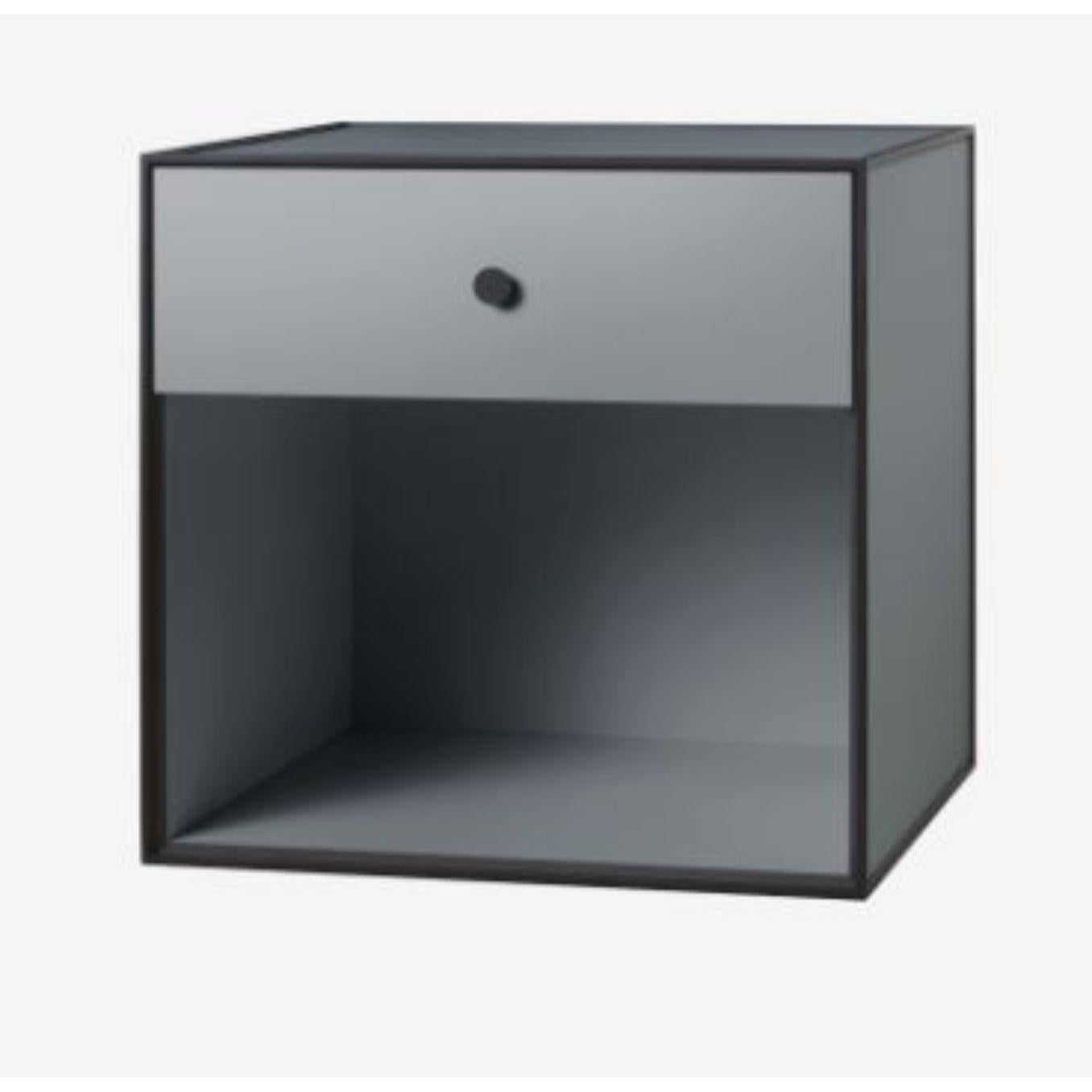 49 Dark grey frame box with 1 drawer by Lassen
Dimensions: D 49 x W 42 x H 49 cm 
Materials: finér, melamin, melamin, melamine, metal, veneer
Also available in different colours and dimensions. 
Weight: 15 Kg


By Lassen is a Danish design