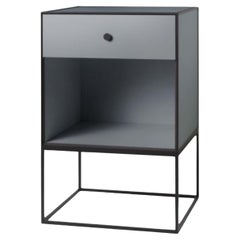 49 Credenza con cornice grigio scuro e 1 cassetto di By Lassen