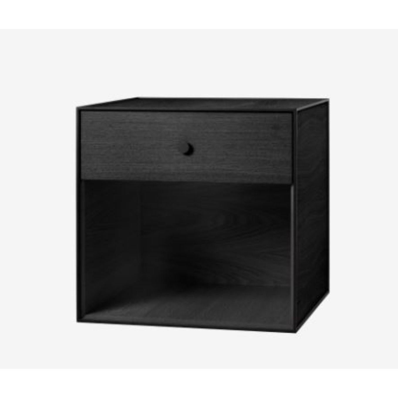 49 Fjord frame box with 1 drawer by Lassen
Dimensions: D 49 x W 42 x H 49 cm 
Materials: finér, melamin, melamin, melamine, metal, veneer
Also available in different colours and dimensions. 
Weight: 15 Kg.


By Lassen is a Danish design brand