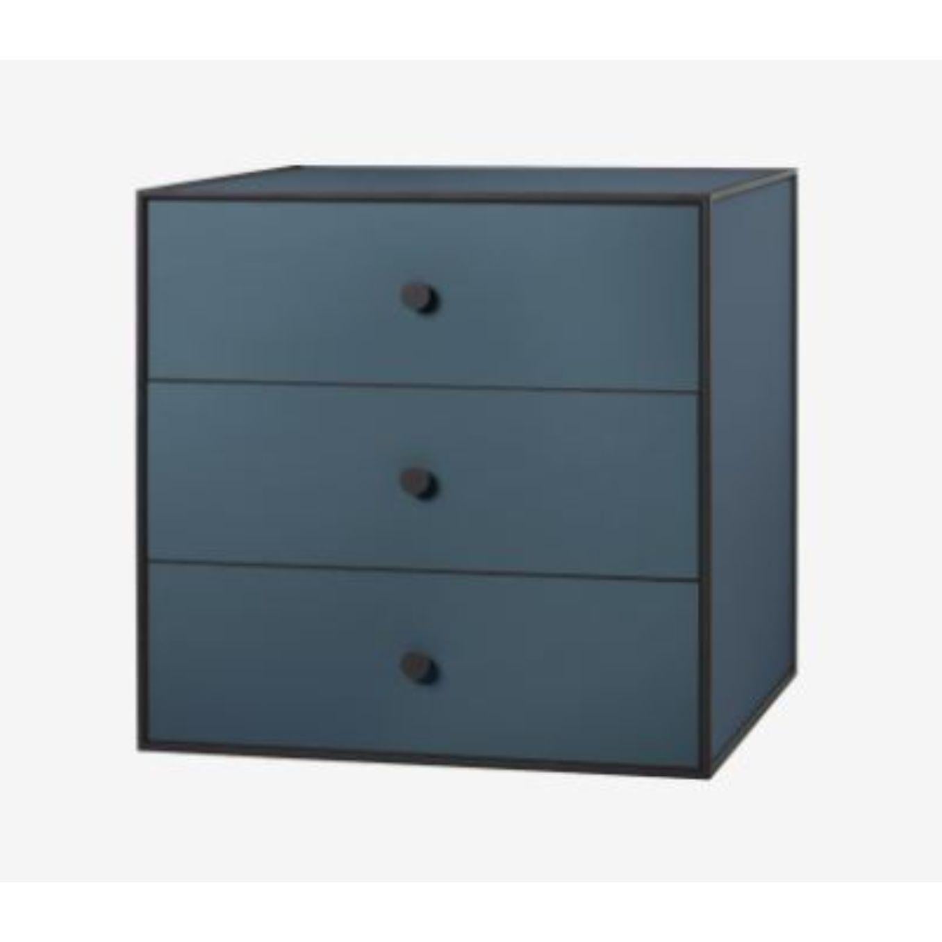 49 Fjord frame box with 3 drawers by Lassen
Dimensions: d 49 x w 42 x h 49 cm 
Materials: Finér, Melamin, Melamin, Melamine, Metal, Veneer
Also available in different colors and dimensions. 
Weight: 24 Kg


By Lassen is a Danish design brand
