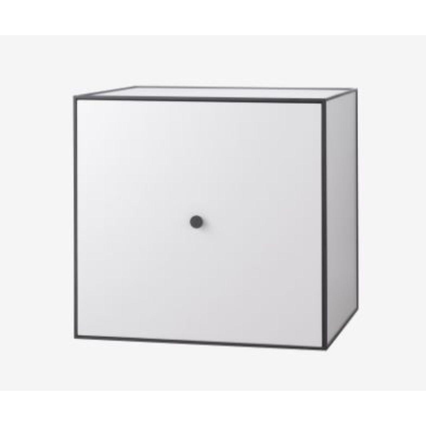 49 light grey frame box with door / shelf by Lassen
Dimensions: D 49 x W 42 x H 49 cm 
Materials: Finér, Melamin, Melamin, Melamine, Metal, Veneer
Also available in different colors and dimensions. 
Weight: 17 Kg


By Lassen is a Danish