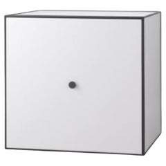 49 Boîte à cadre gris clair avec porte / étagère par Lassen