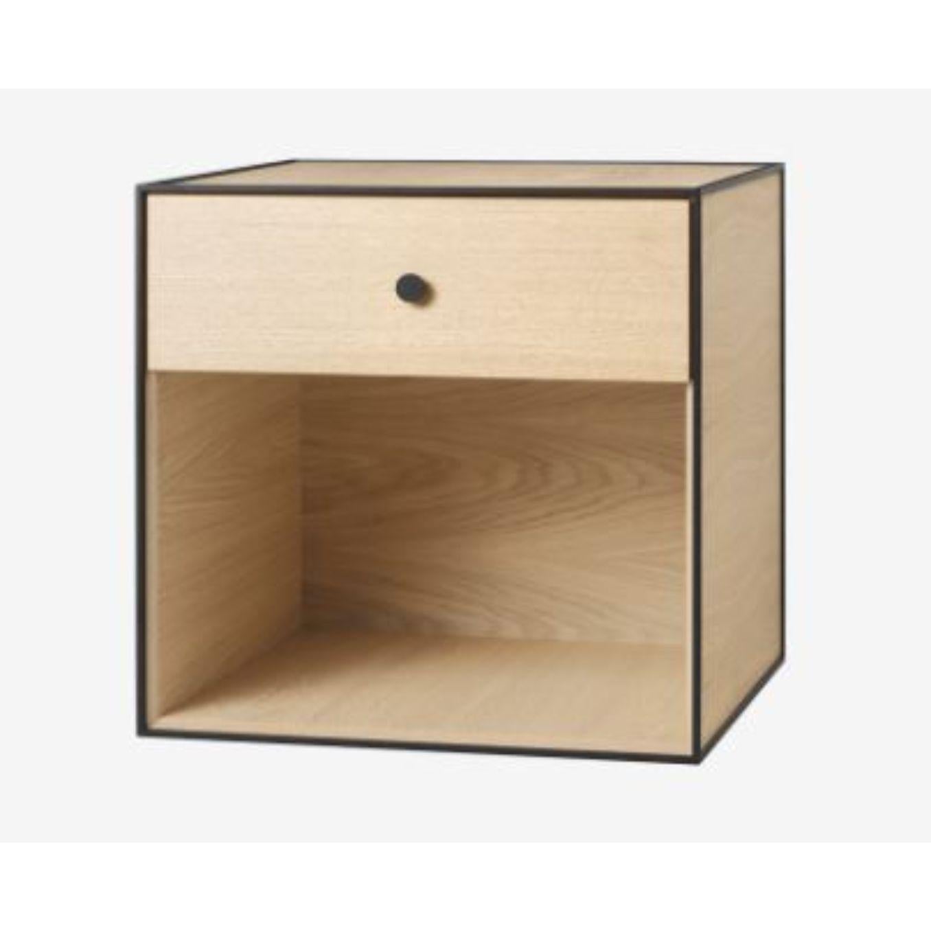 49 oak frame box with 1 drawer by Lassen
Dimensions: D 49 x W 42 x H 49 cm 
Materials: Finér, Melamin, Melamin, Melamine, Metal, Veneer, Oak
Also available in different colours and dimensions. 
Weight: 15 Kg


By Lassen is a Danish design