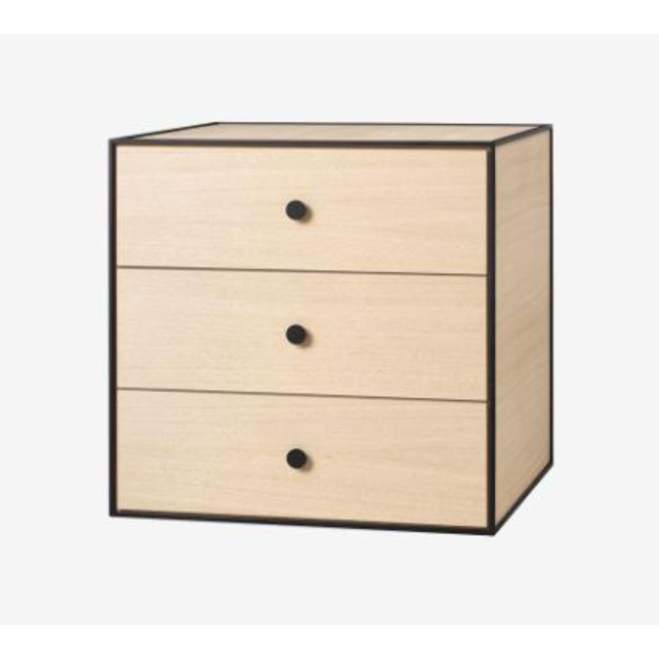 49 oak frame box with 3 drawers by Lassen
Dimensions: D 49 x W 42 x H 49 cm 
Materials: Finér, Melamin, Melamin, Melamine, Metal, Veneer
Also available in different colors and dimensions. 
Weight: 24 Kg


By Lassen is a Danish design brand
