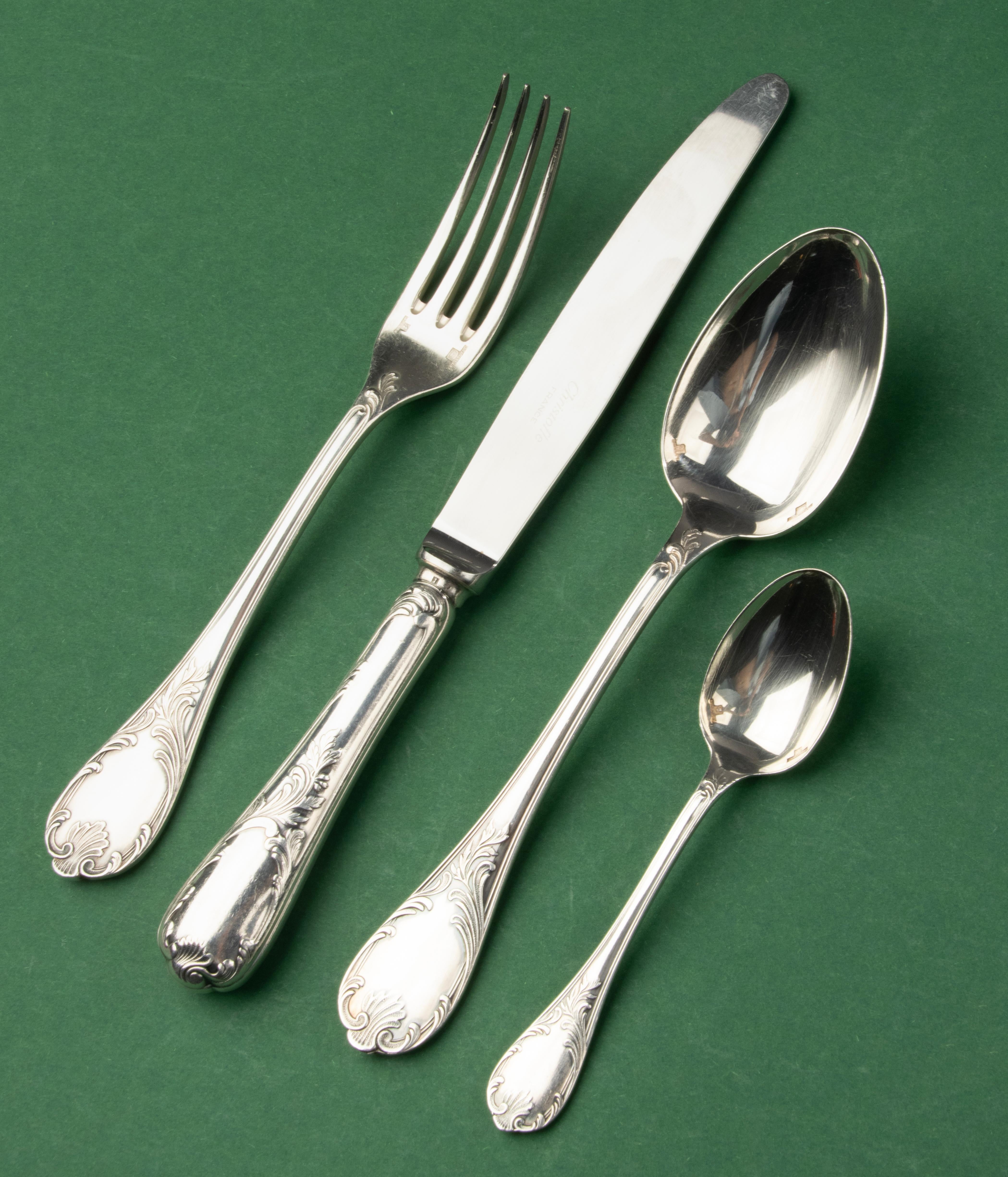 Juego de Cubiertos de 49 Piezas - Christofle - Plateados - Modelo Marly - Completo Rococó en venta