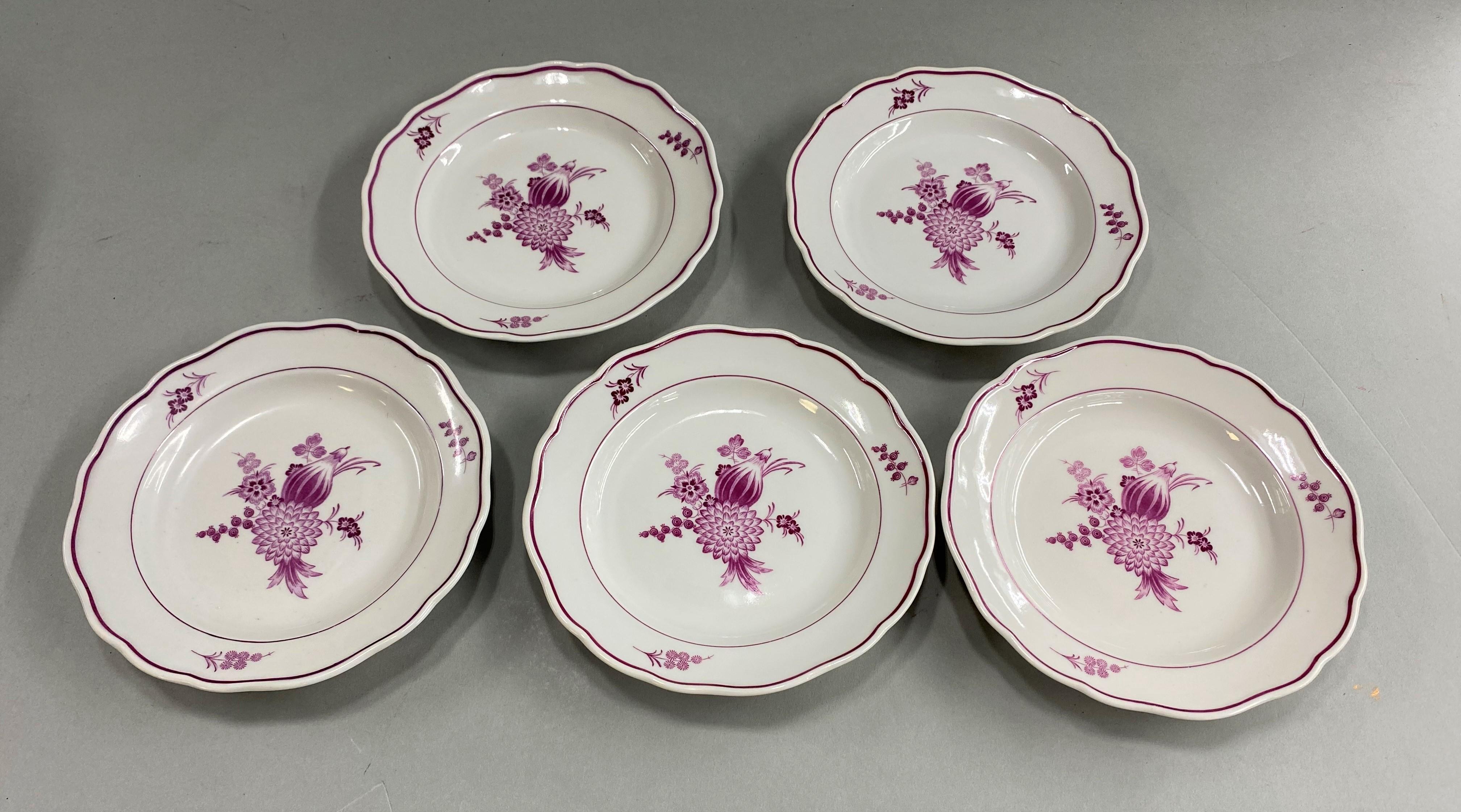 49-Piece Meissen Porcelain Dinner Service in Rare Puce/Purple Color For Sale 7