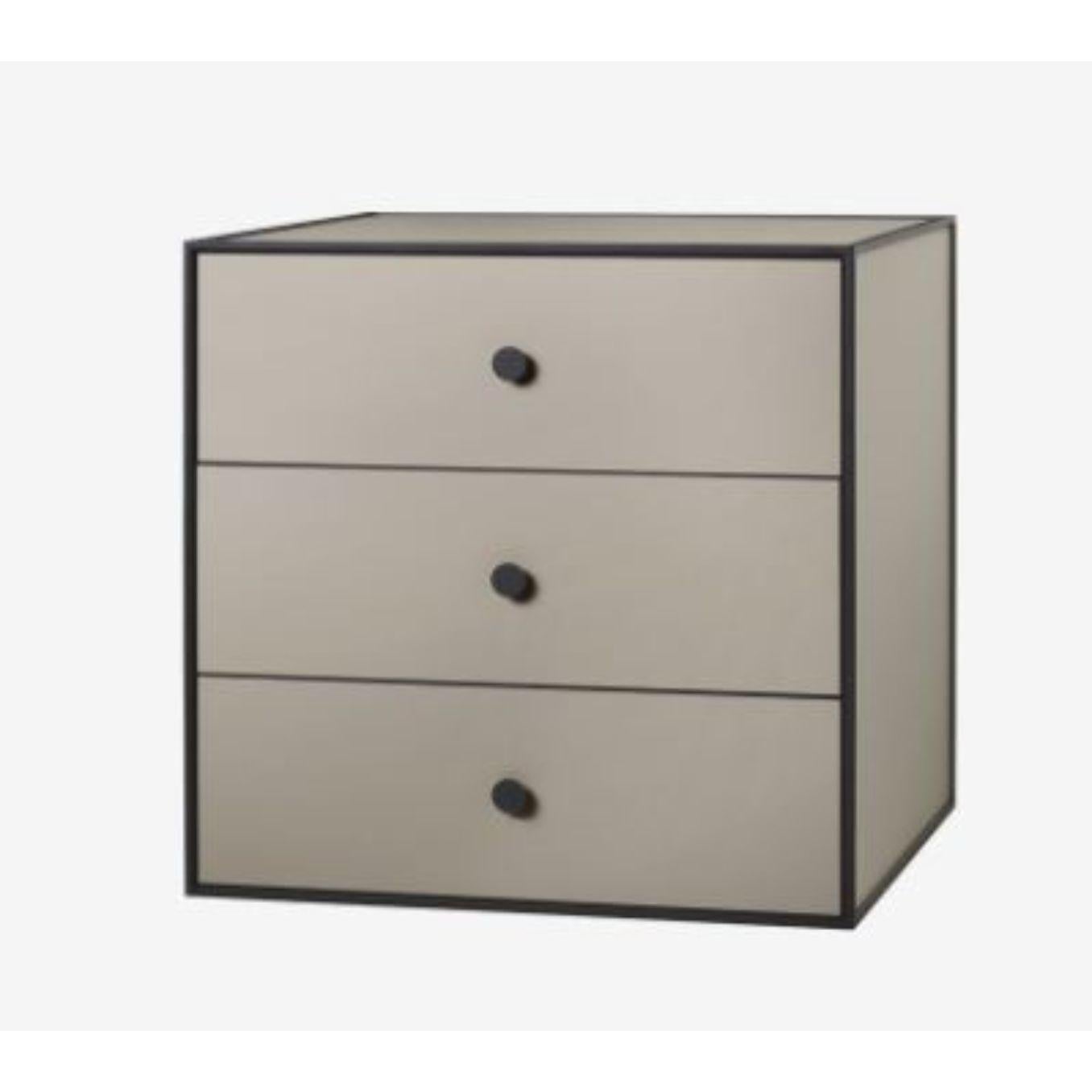 49 sand frame box with 3 drawer by Lassen.
Dimensions: D 49 x W 42 x H 49 cm. 
Materials: Finér, Melamin, Melamin, Melamine, Metal, Veneer.
Also available in different colors and dimensions. 
Weight: 24 Kg.


By Lassen is a Danish design