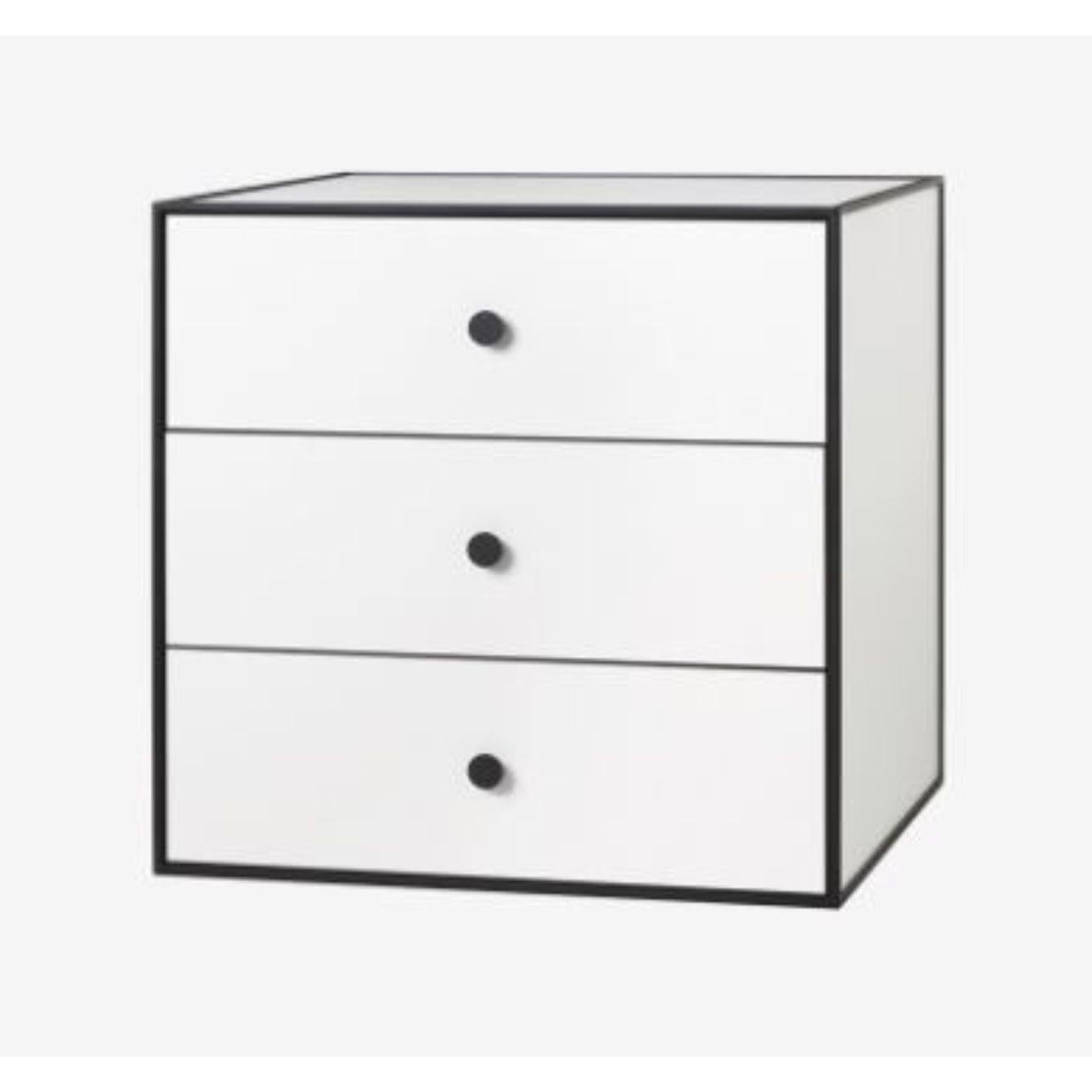 49 White frame box with 3 drawers by Lassen
Dimensions: D 49 x W 42 x H 49 cm 
Materials: finér, melamin, melamin, melamine, metal, veneer
Also available in different colours and dimensions. 
Weight: 24 Kg


By Lassen is a Danish design brand