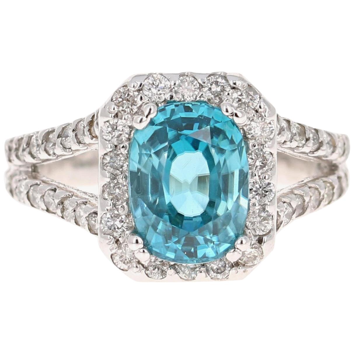 Bague en or blanc 14 carats avec zircon bleu de 4,90 carats et diamants