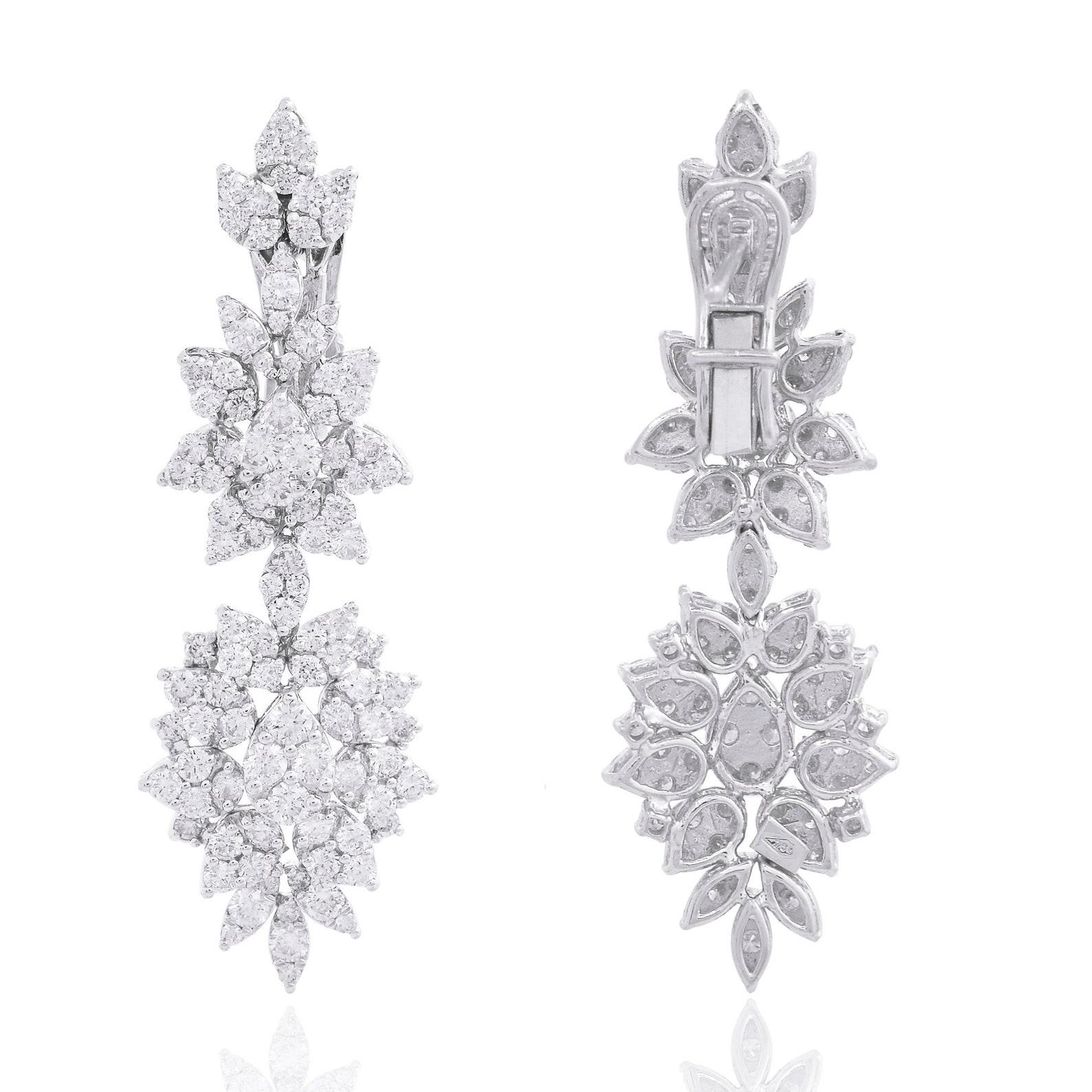 Contemporary 4.90 Carat Diamond 14 Karat White Gold Chandelier Earrings For Sale