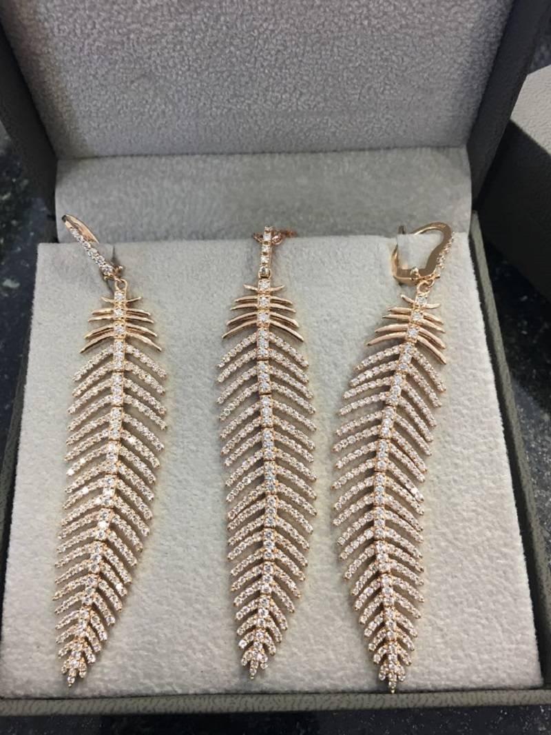 4.86 Carat Diamond Feather Dangle Pendent and Earring Set Rose Gold 14K For Sale 1