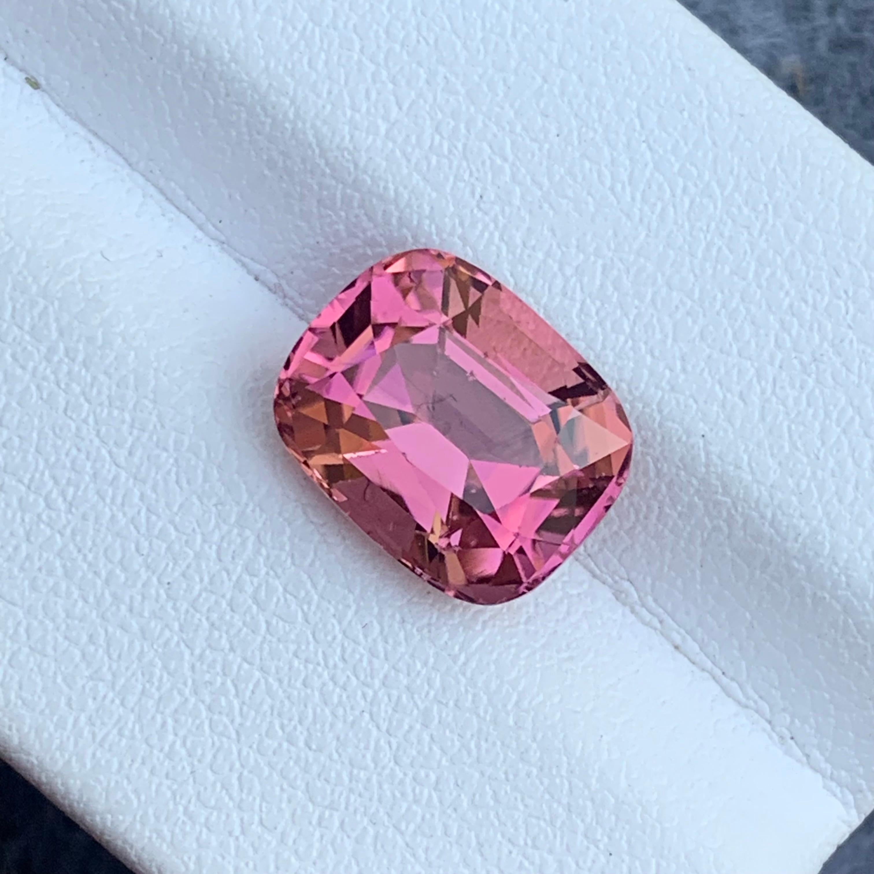 4.90 Carat Loose Pink Tourmaline Cushion Cut Gemstone for Jewelry Making In New Condition For Sale In Peshawar, PK
