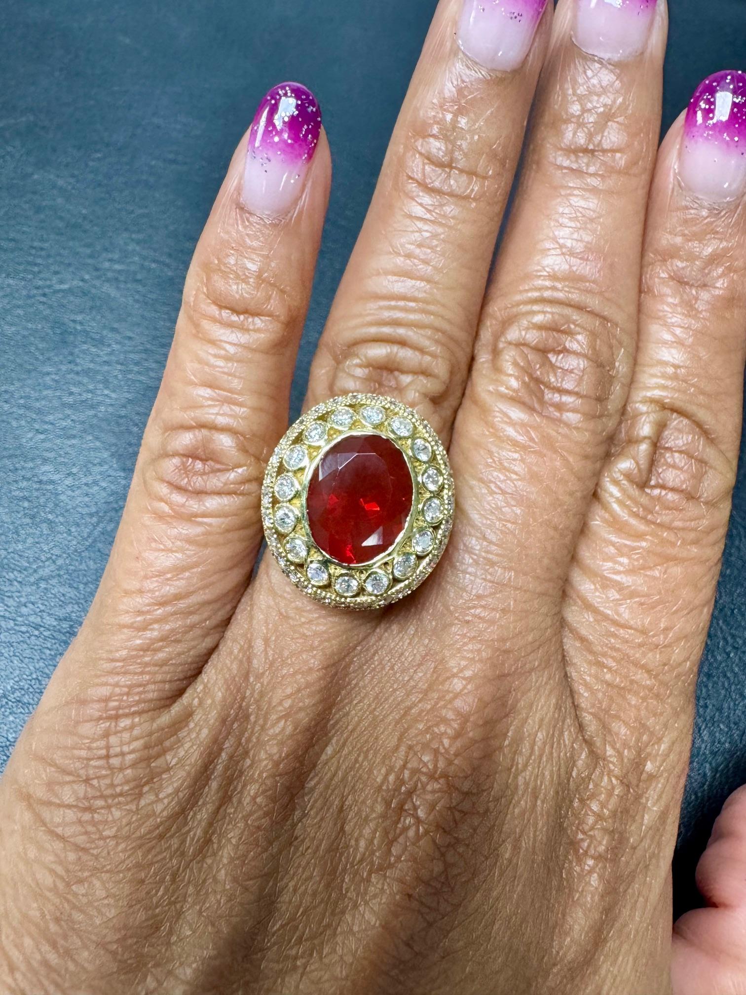 Anello Cocktail con Opale di Fuoco Messicano da 4,90 carati e diamante in oro giallo 18 carati in vendita 1