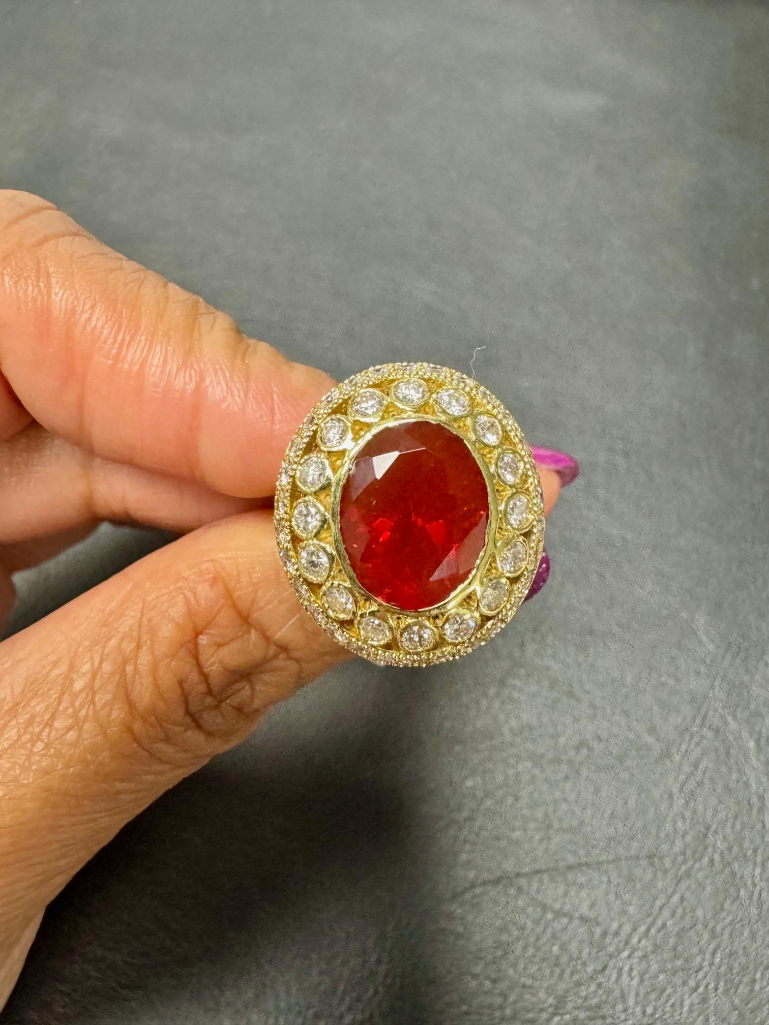 Anello Cocktail con Opale di Fuoco Messicano da 4,90 carati e diamante in oro giallo 18 carati in vendita 3