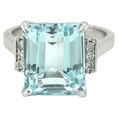 4.90 Carat Natural Aquamarine and DIA Ring