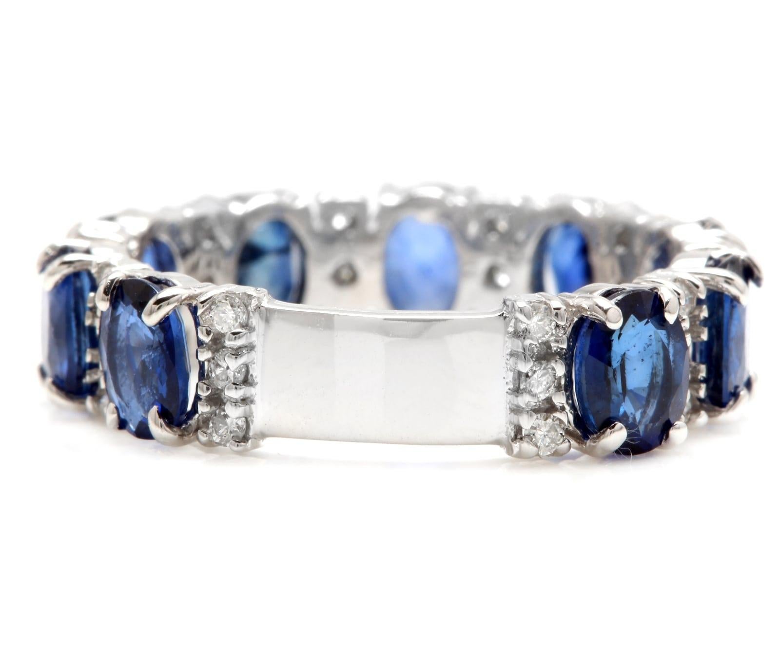 Round Cut 4.90 Carat Natural Blue Sapphire and Diamond 14 Karat Solid White Gold Ring For Sale