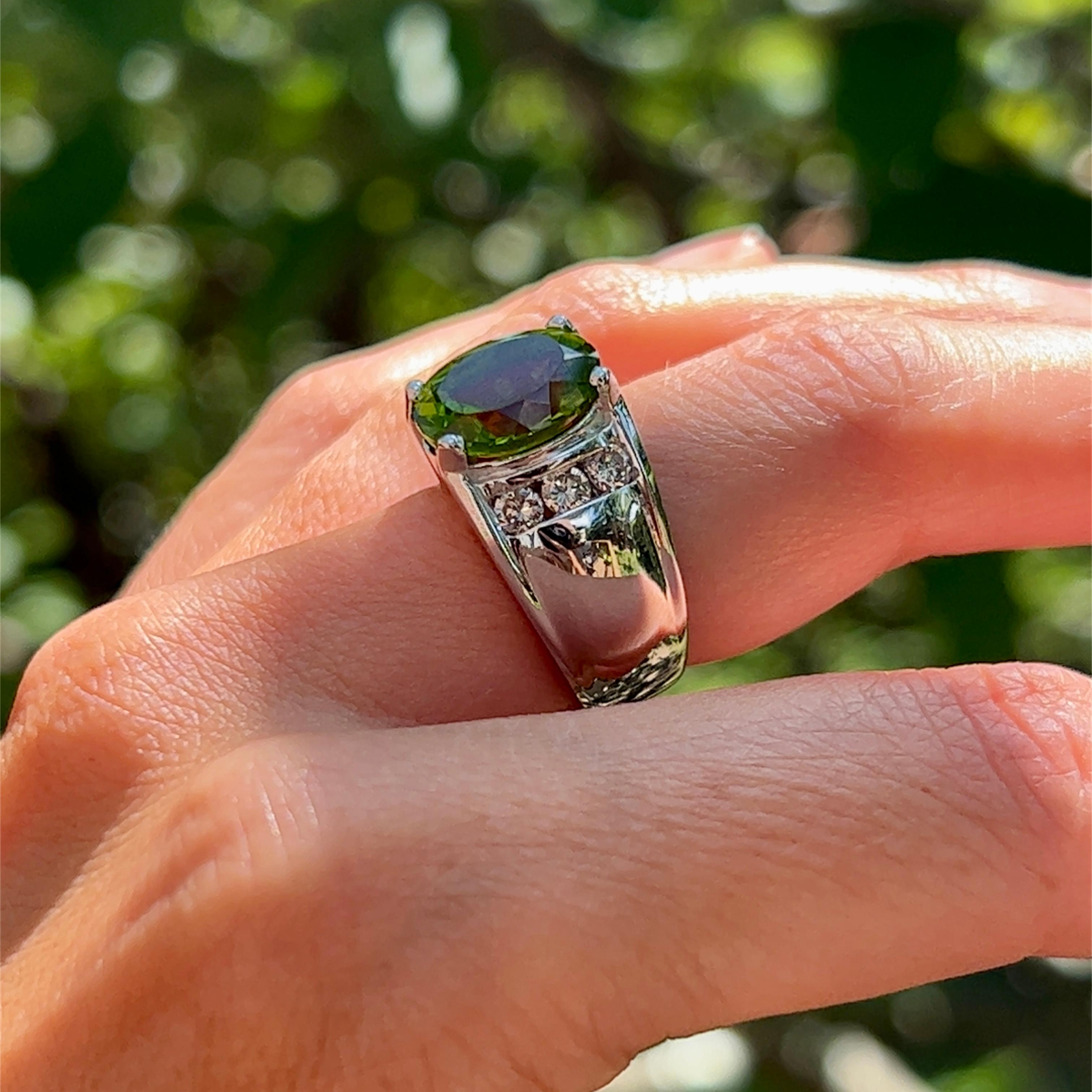 4.90 Carat Oval Peridot and Diamond Ring in 14K Gold 4