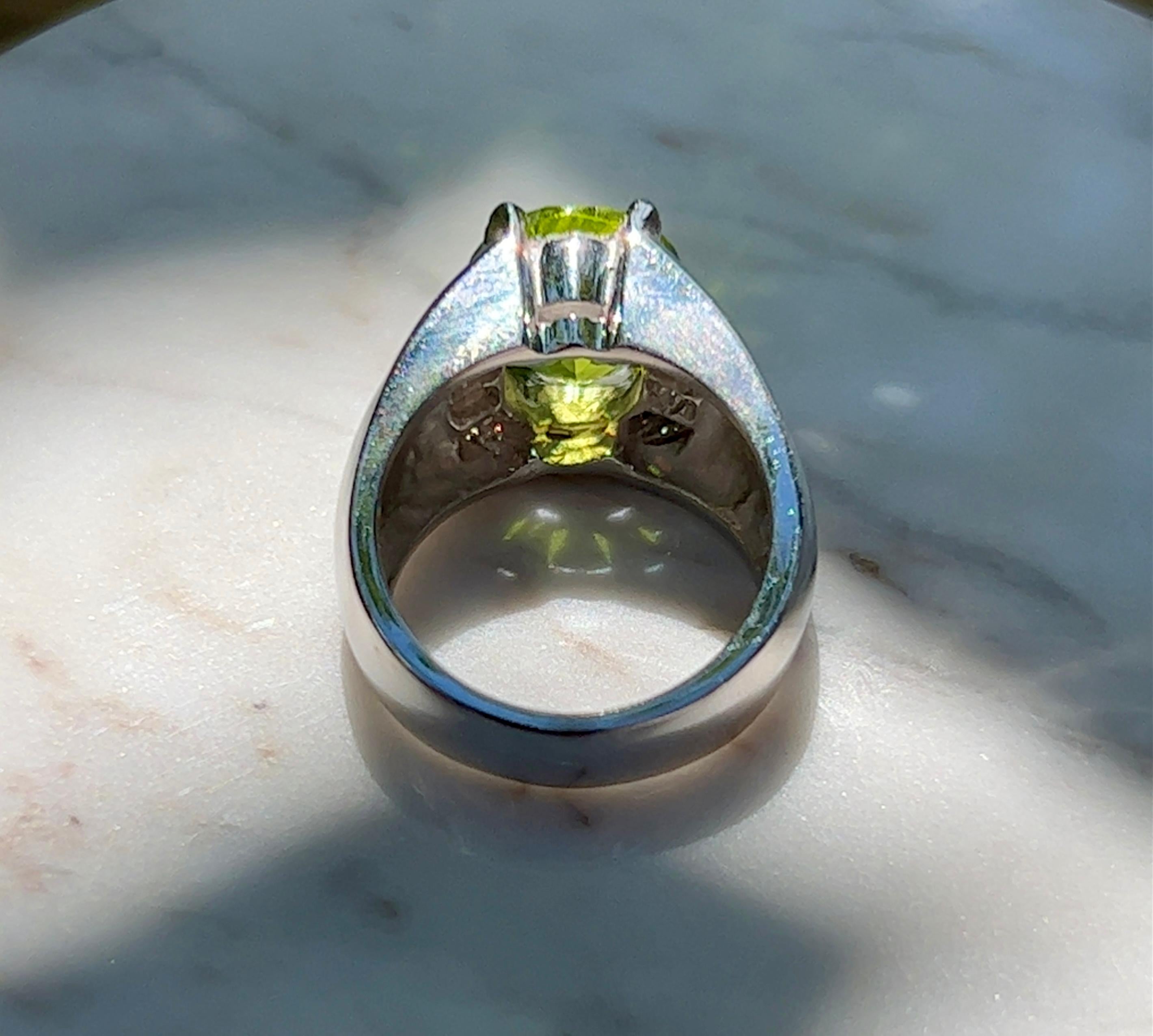 4.90 Carat Oval Peridot and Diamond Ring in 14K Gold 1