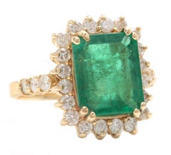 4.90 Carats Natural Emerald and Diamond 14K Solid Yellow Gold Ring
