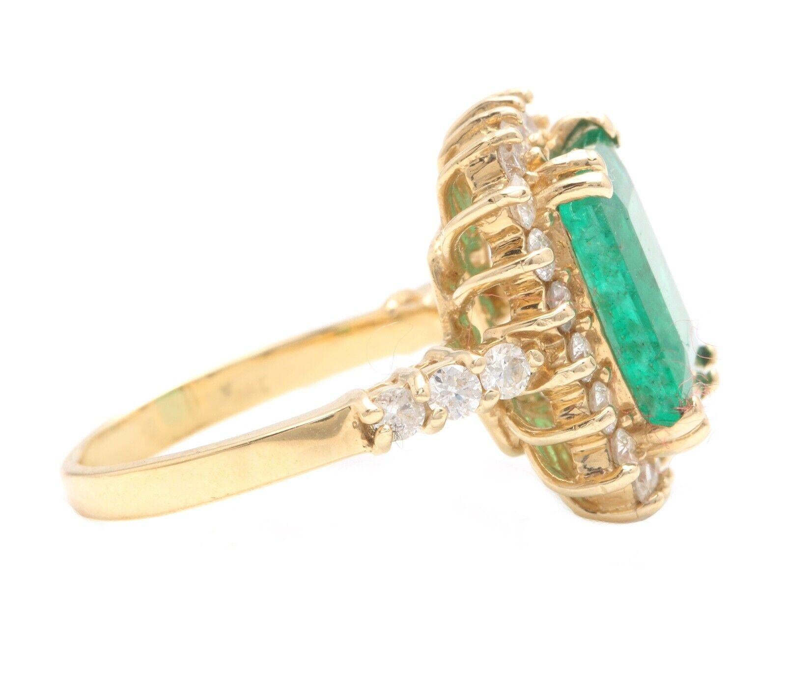 Mixed Cut 4.90 Carats Natural Emerald and Diamond 14K Solid Yellow Gold Ring For Sale