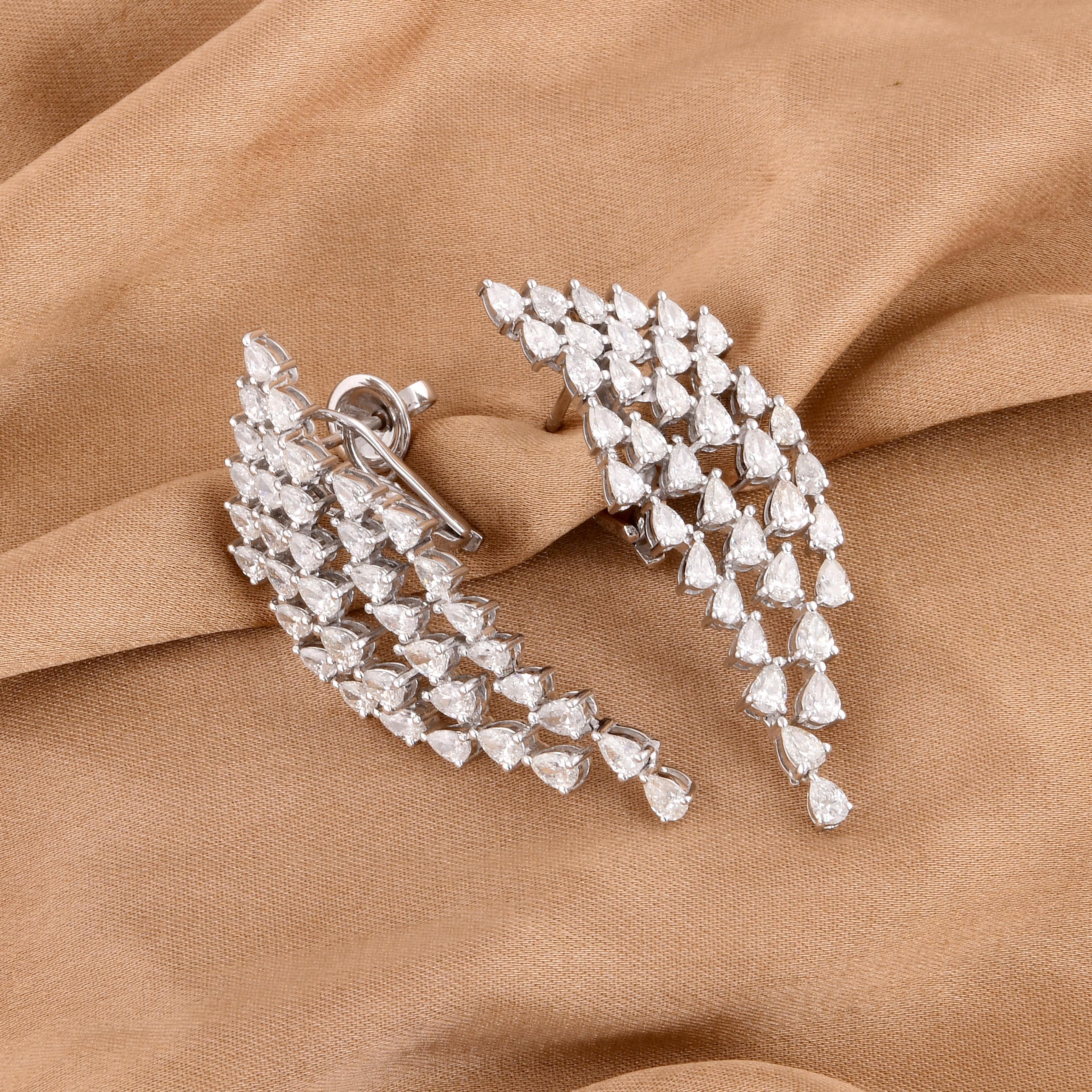 Taille poire 4.90 Ct. Boucles d'oreilles pendantes en or blanc 18 carats avec diamants en forme de poire Bijoux artisanaux en vente